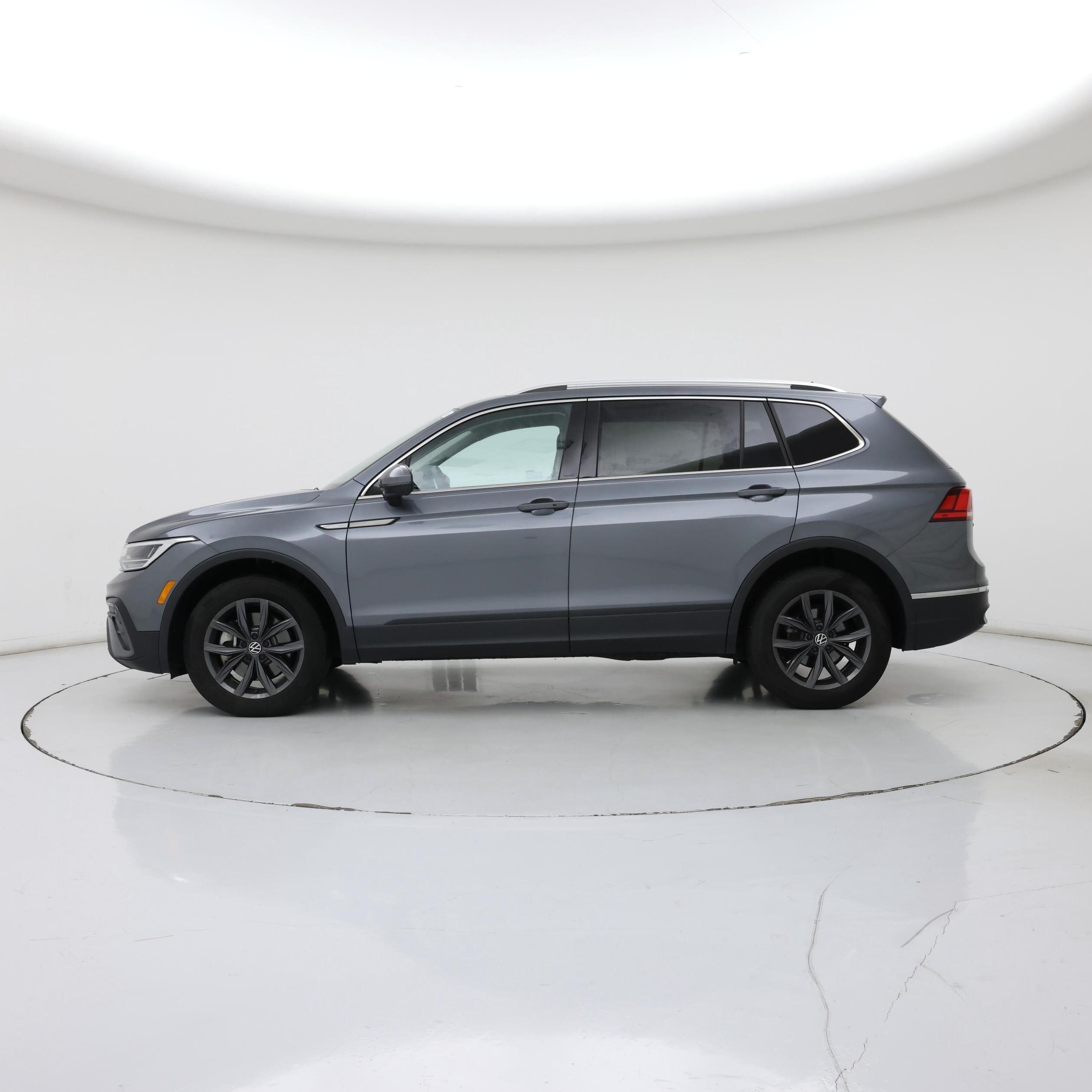 Thumbnail: 2023 Volkswagen Tiguan - 3