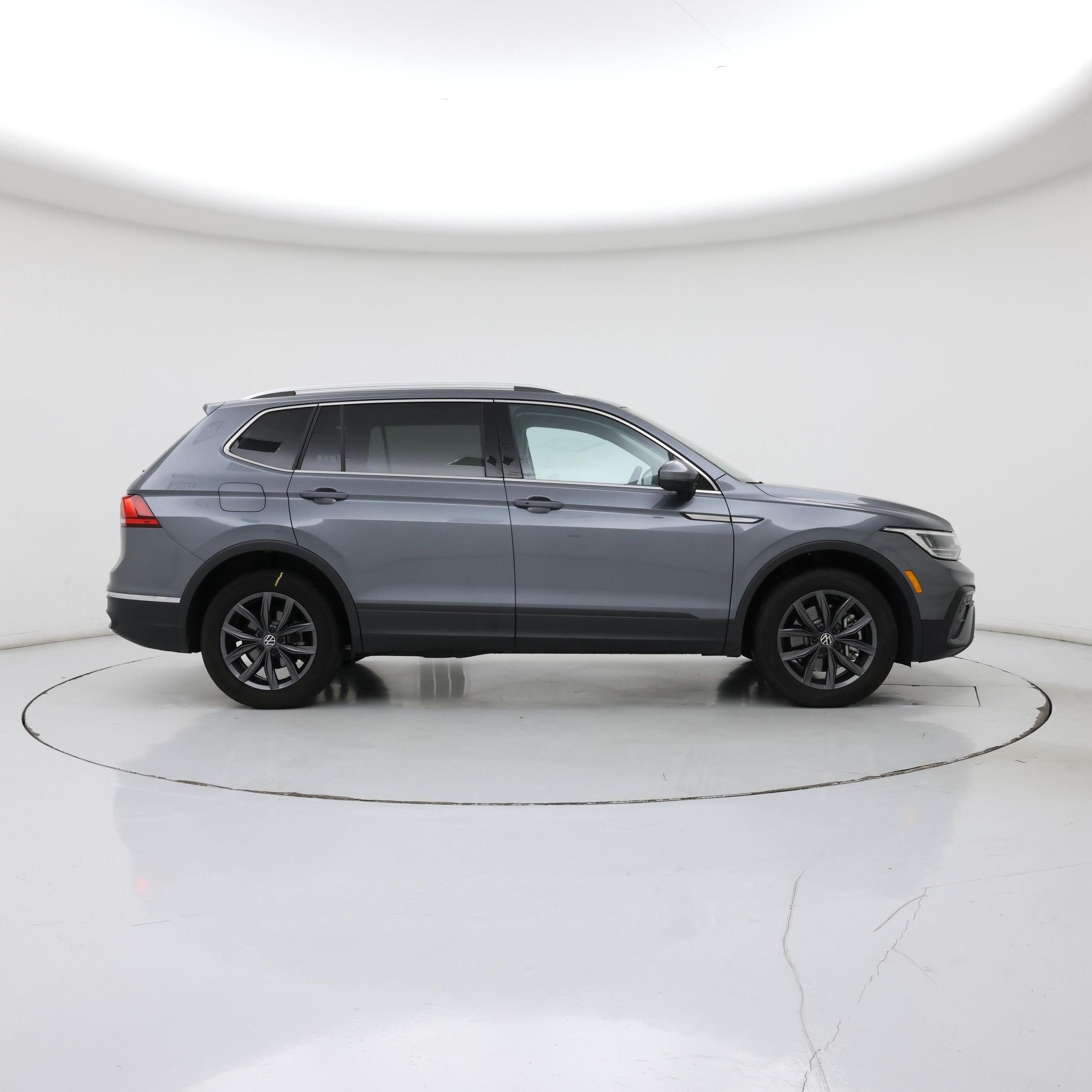 Thumbnail: 2023 Volkswagen Tiguan - 7