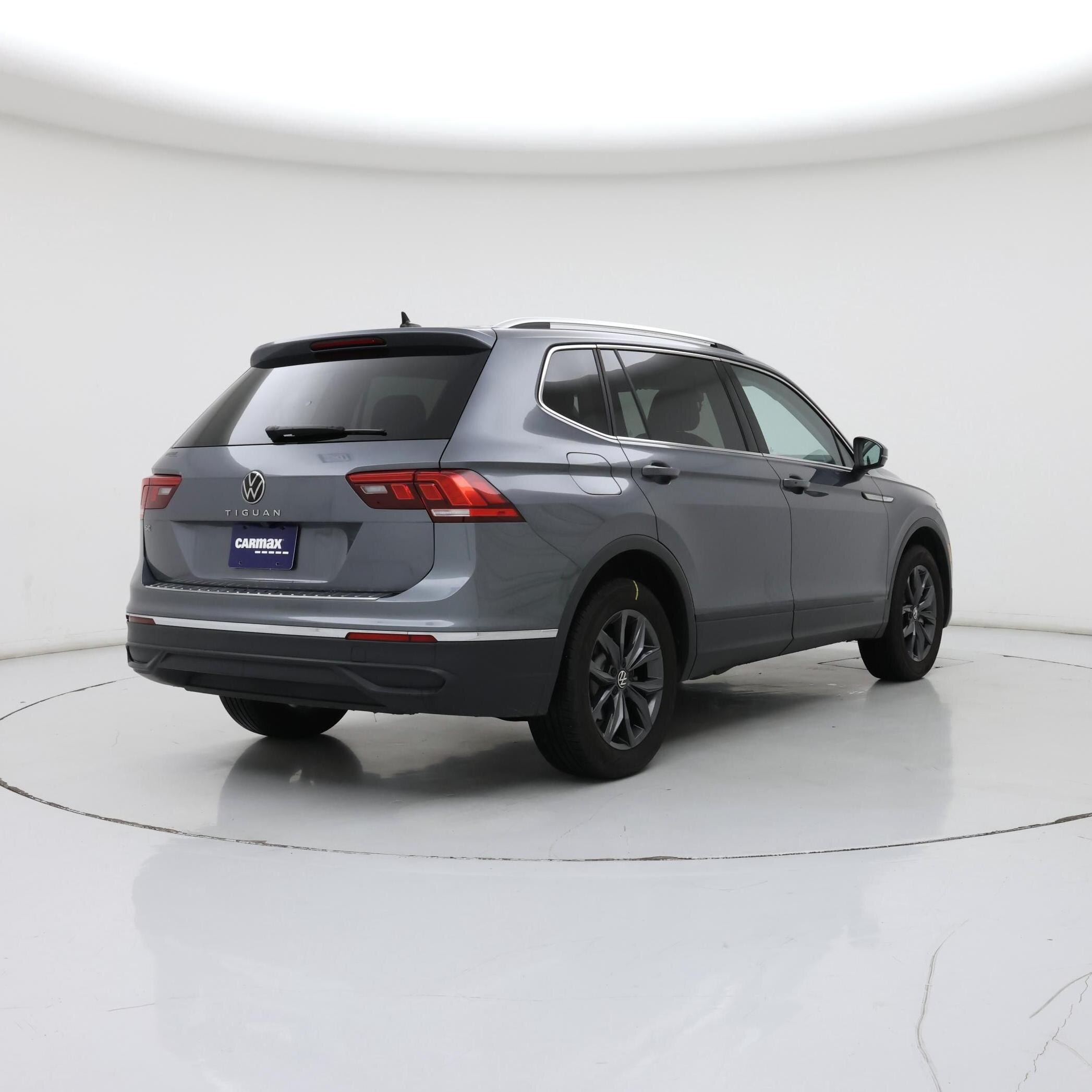 Thumbnail: 2023 Volkswagen Tiguan - 8