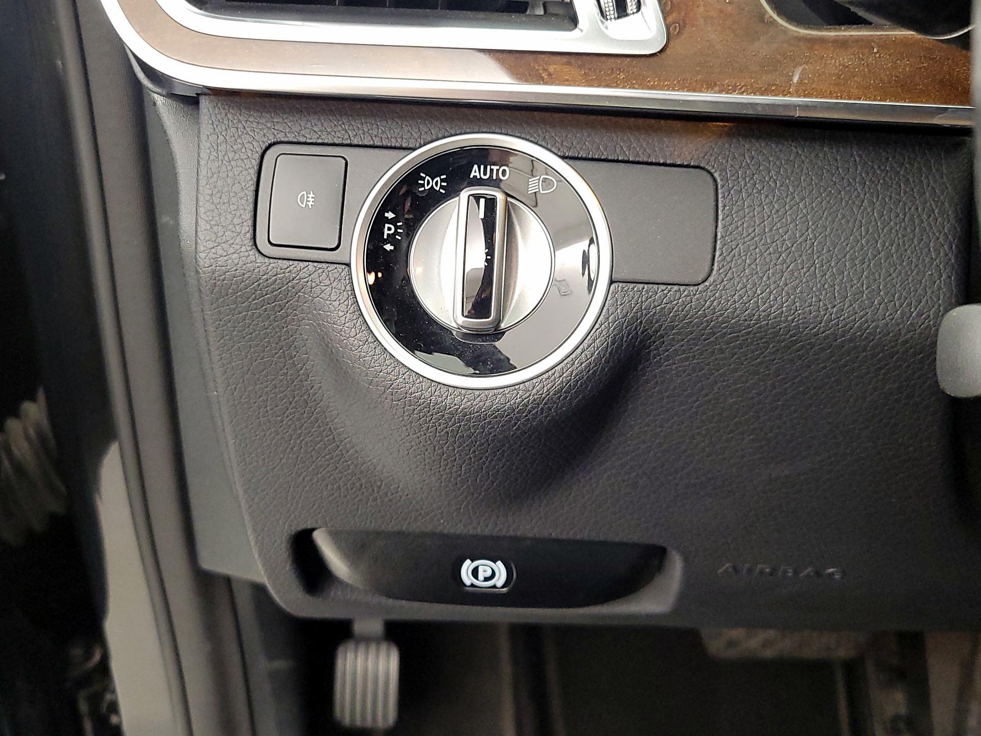 Thumbnail: 2016 Mercedes-Benz E-Class - 13