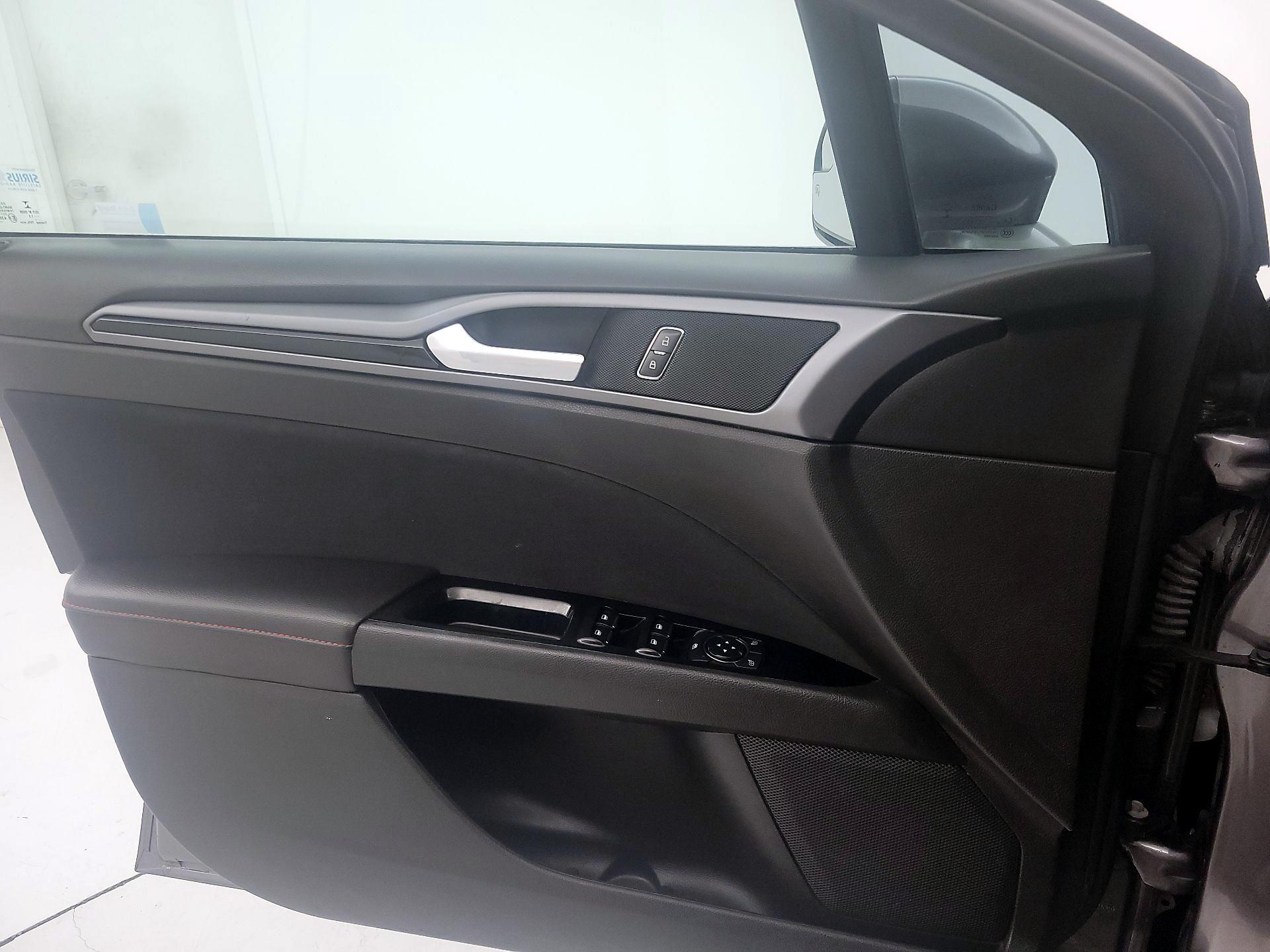 Thumbnail: 2013 Ford Fusion - 12
