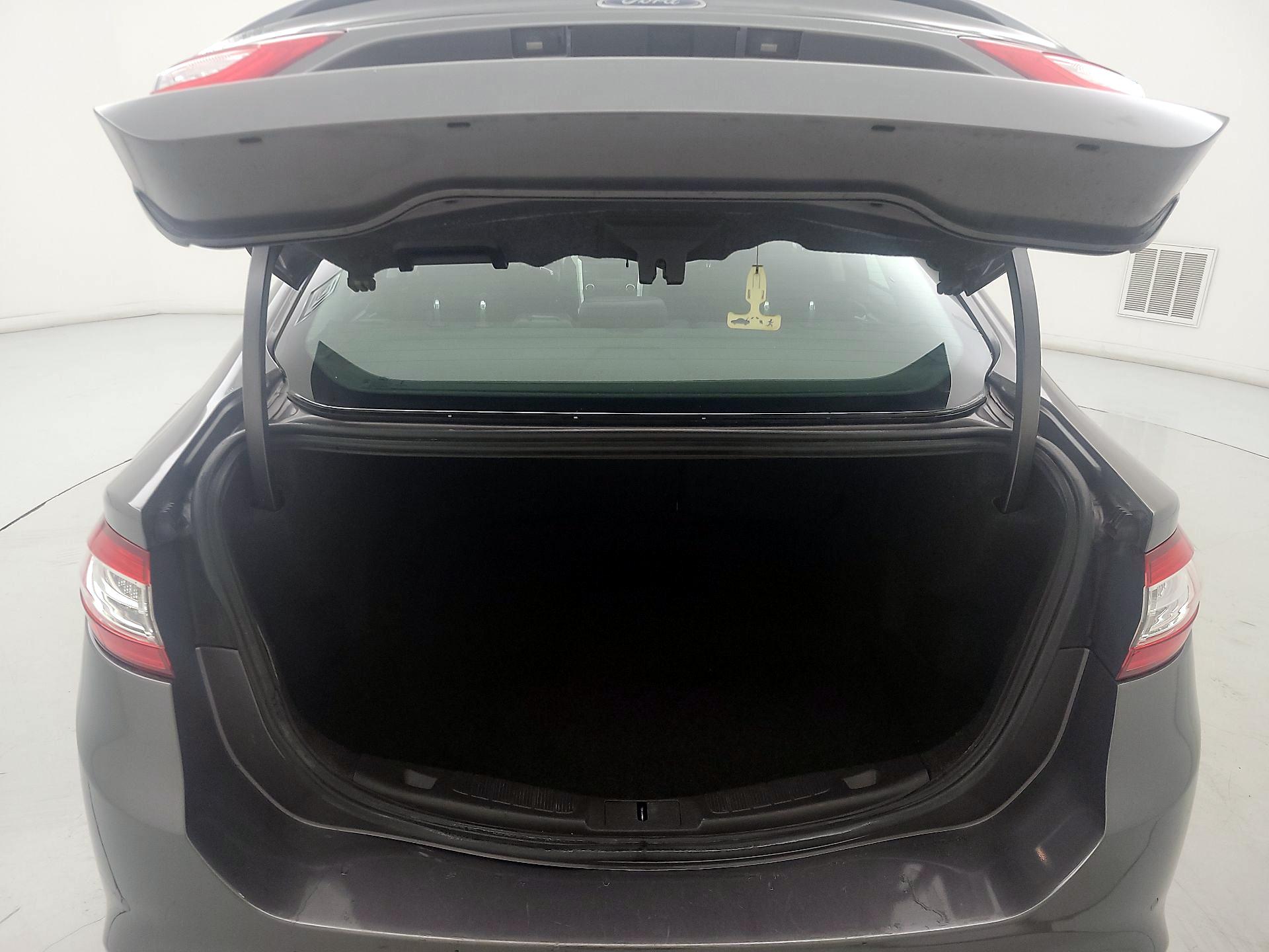 Thumbnail: 2013 Ford Fusion - 19