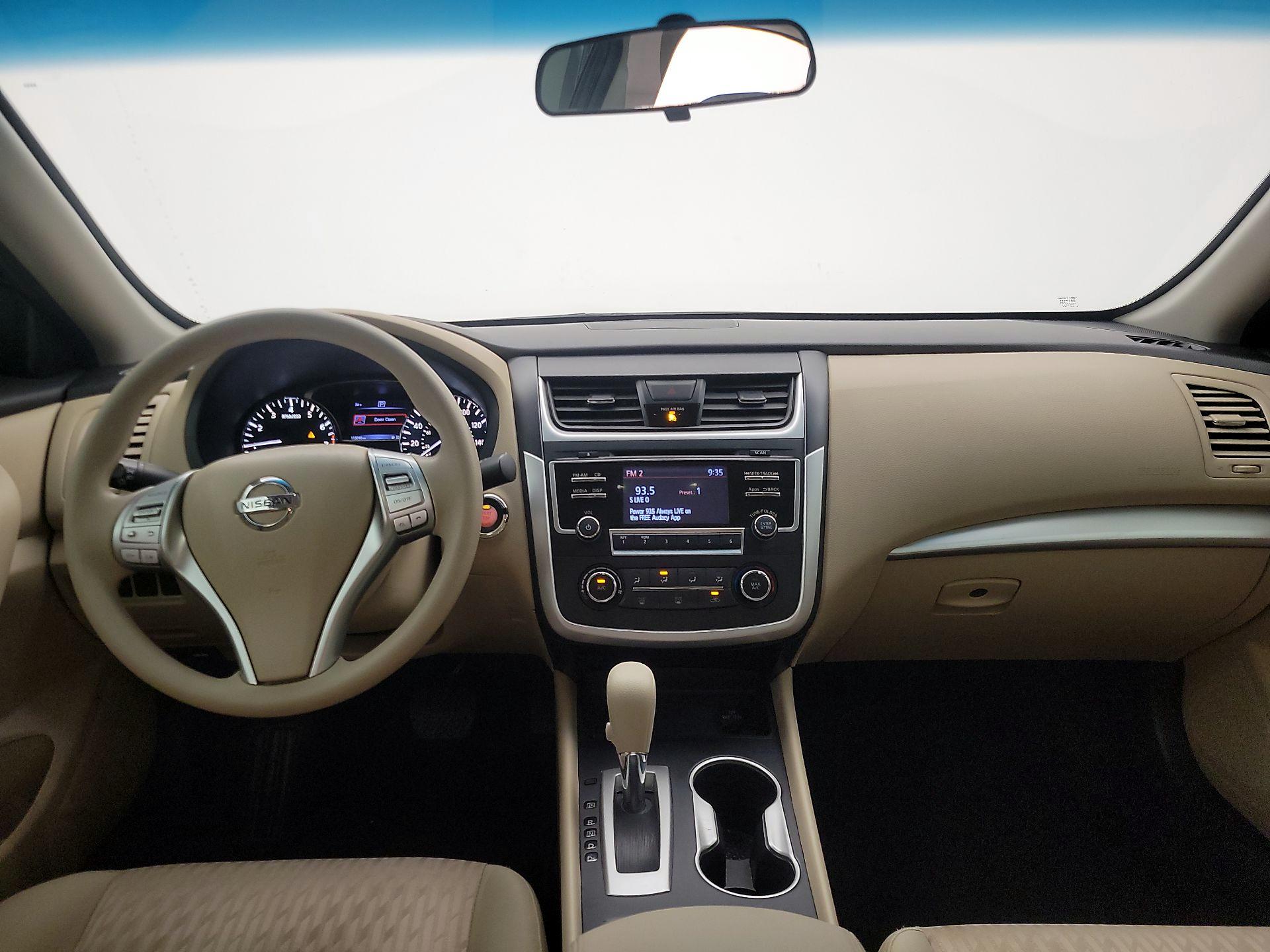 Thumbnail: 2016 Nissan Altima - 9