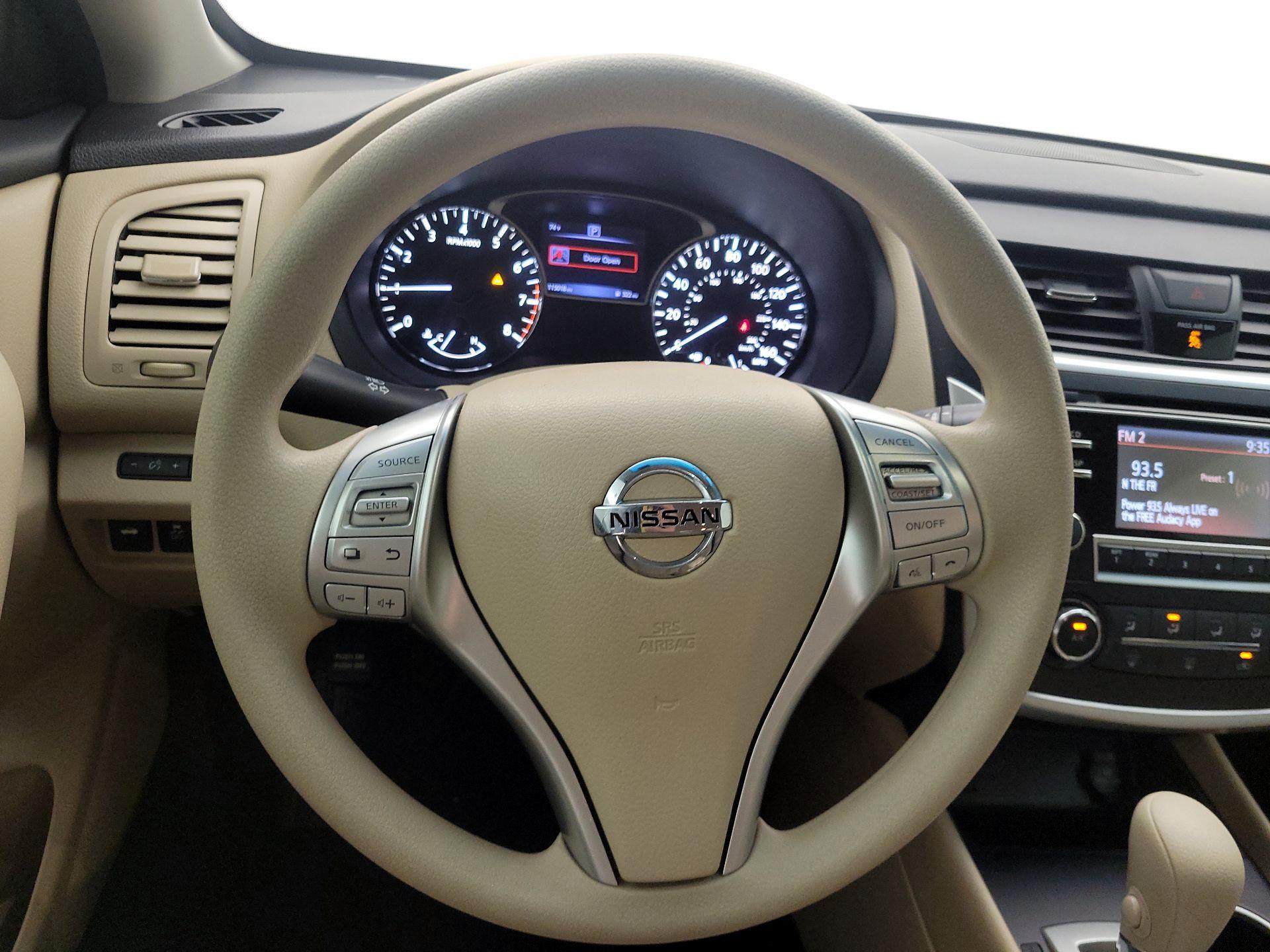 Thumbnail: 2016 Nissan Altima - 10
