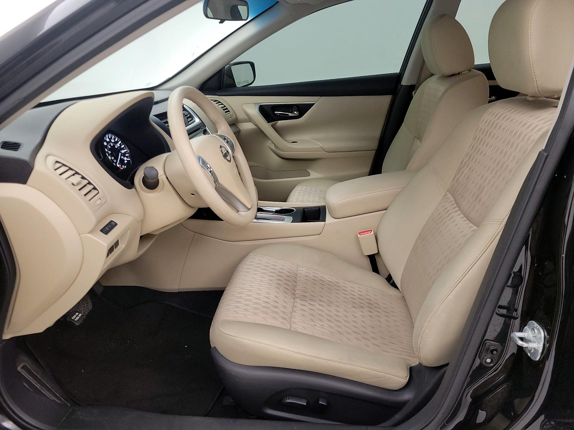 Thumbnail: 2016 Nissan Altima - 11