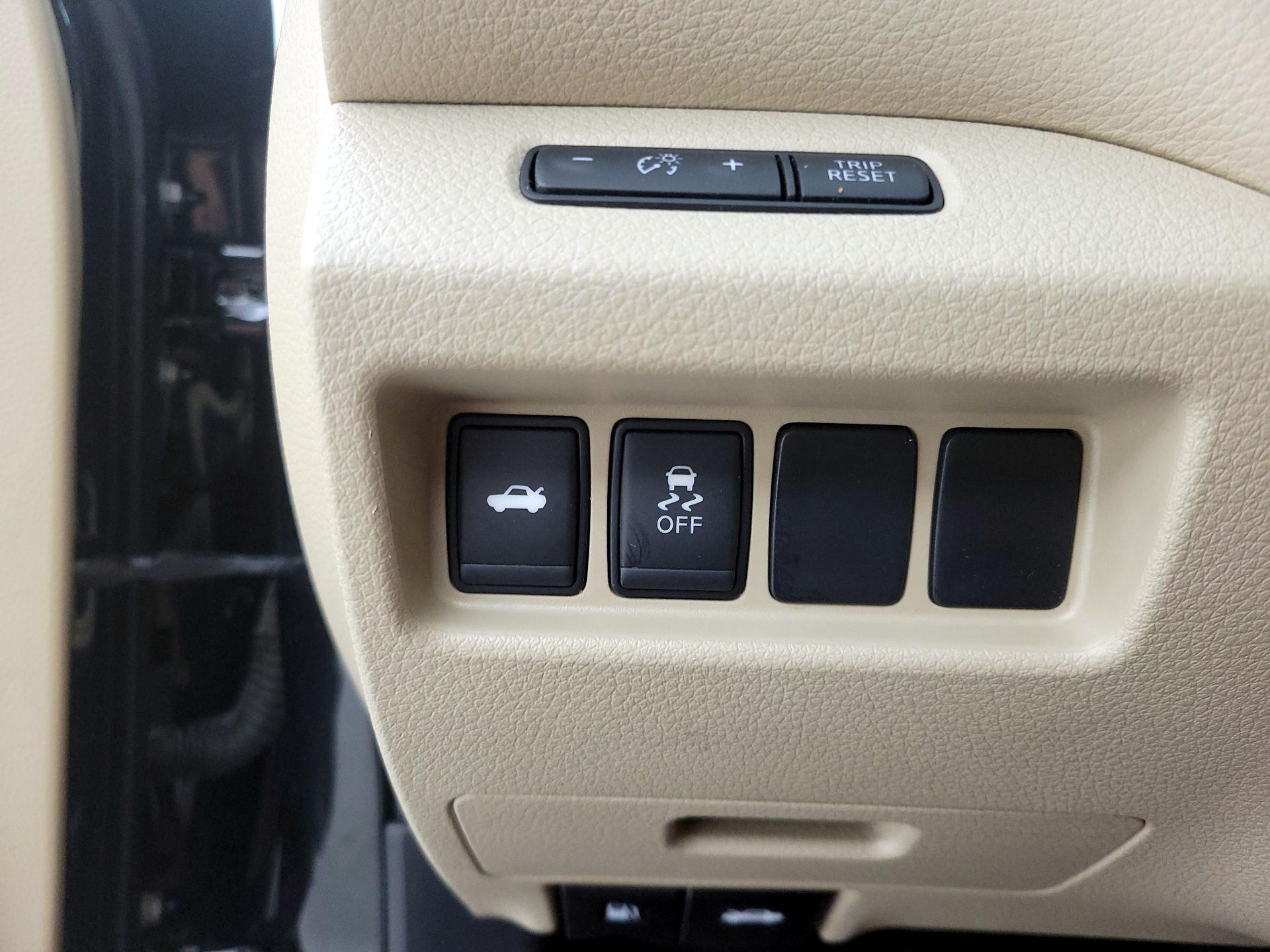 Thumbnail: 2016 Nissan Altima - 13