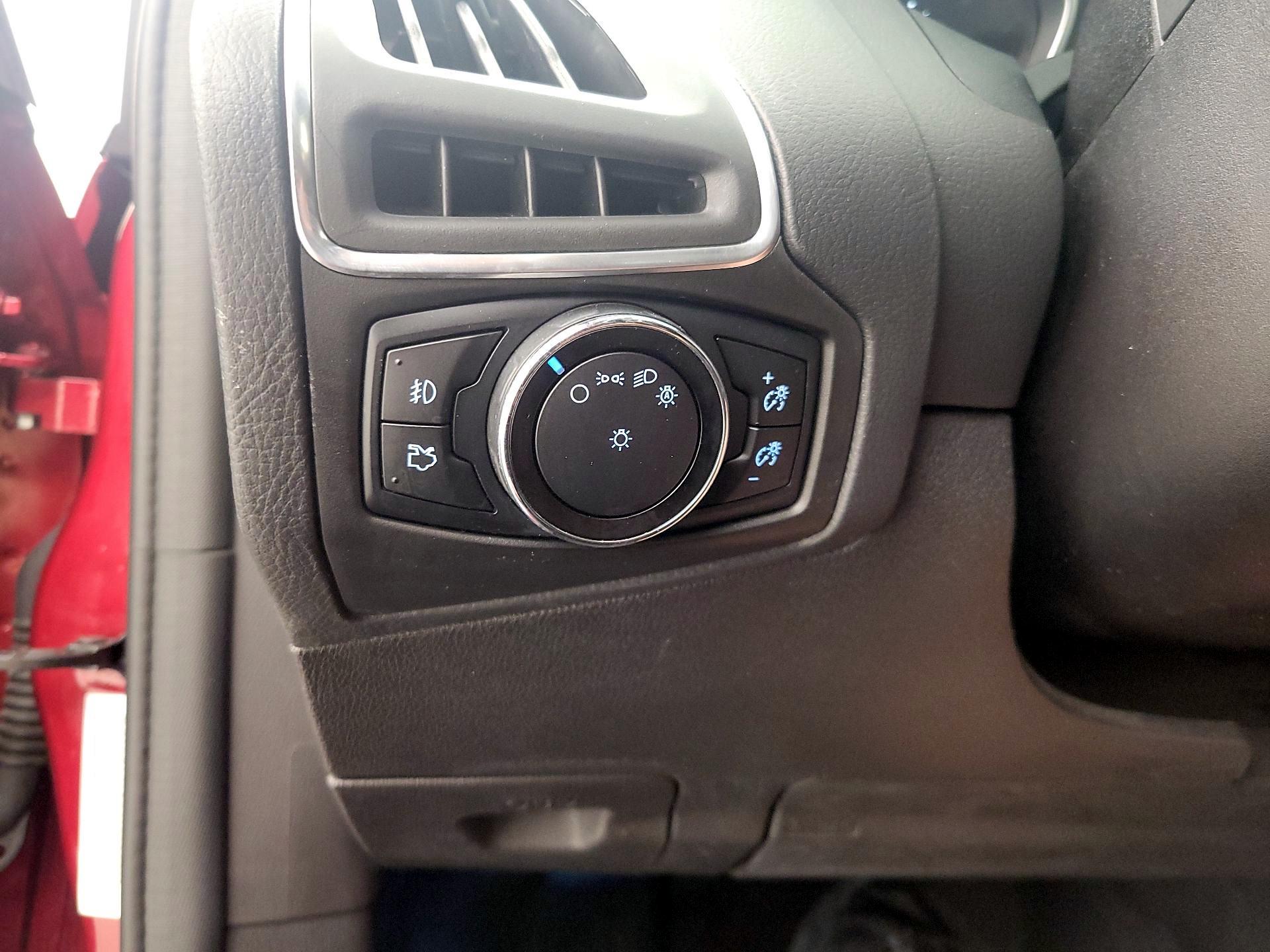 Thumbnail: 2014 Ford Focus - 13