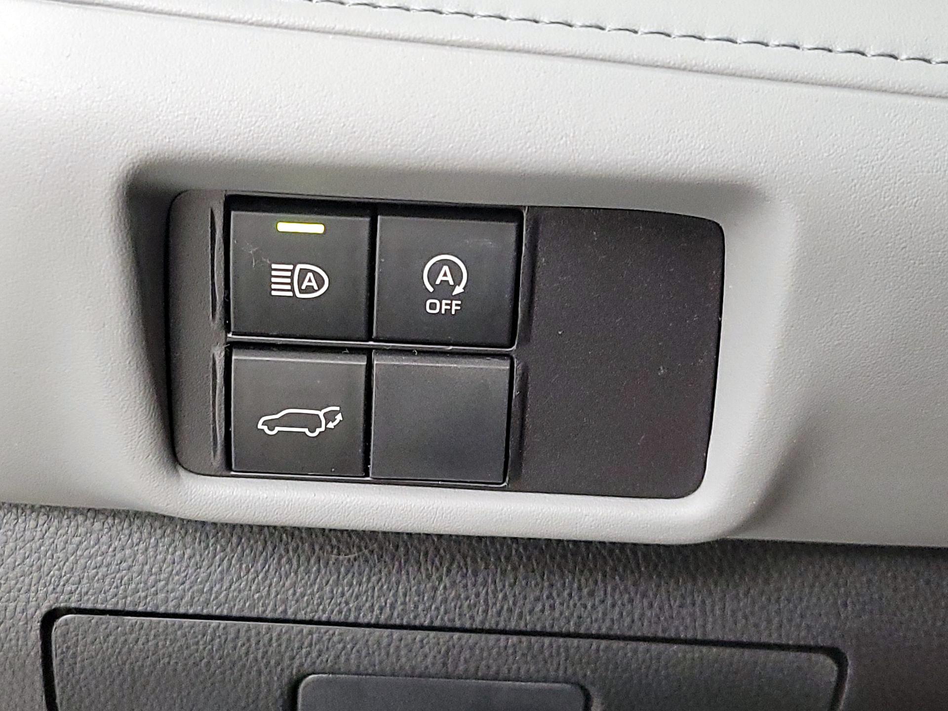 Thumbnail: 2023 Toyota Highlander - 13