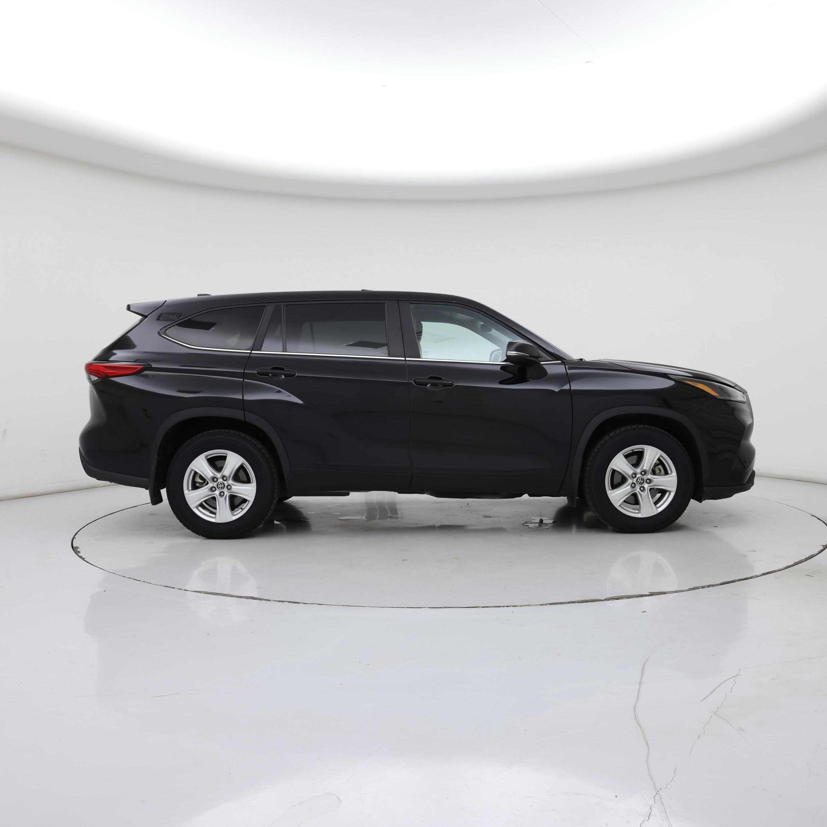 Thumbnail: 2023 Toyota Highlander - 7