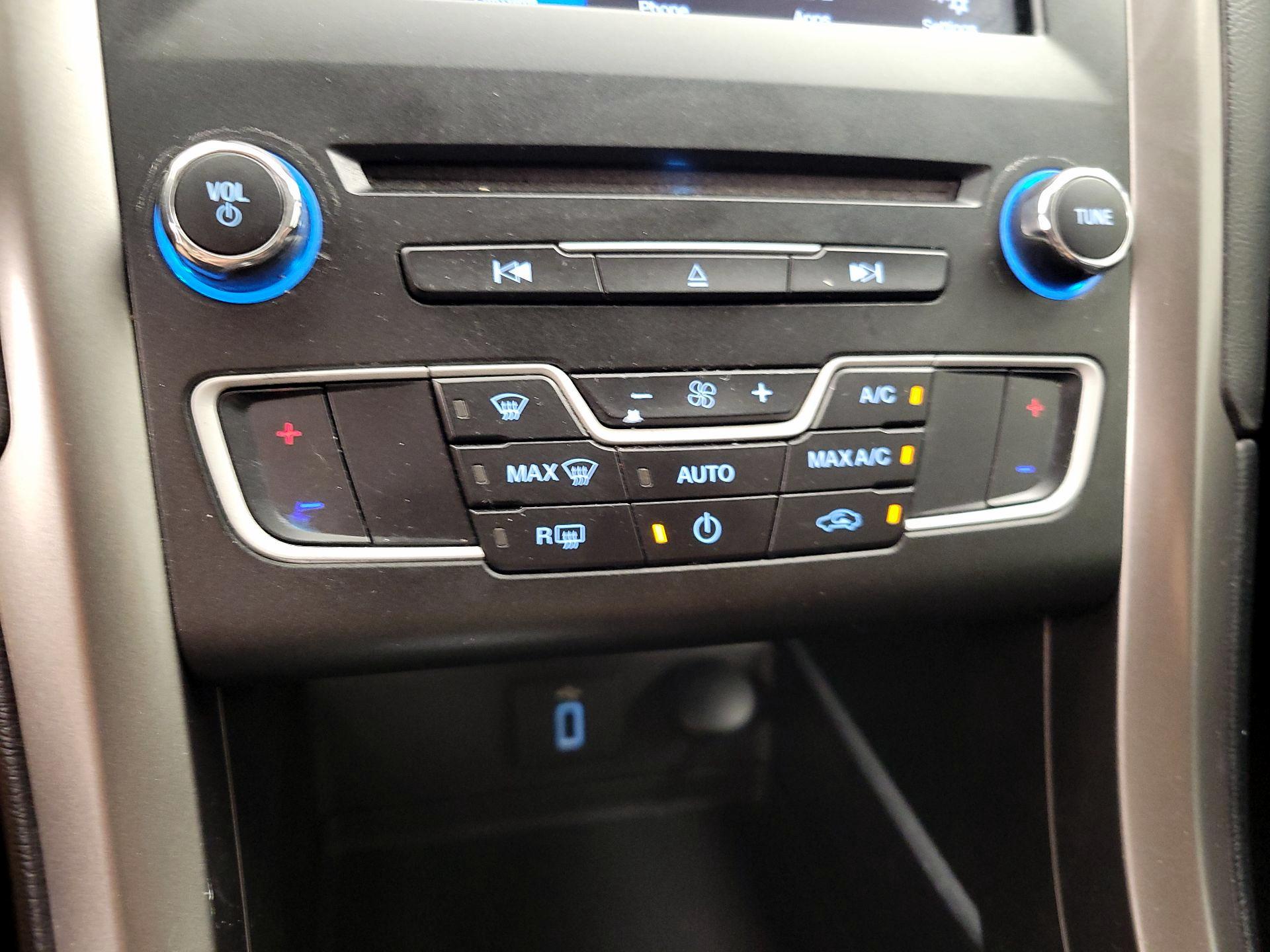 Thumbnail: 2017 Ford Fusion - 16