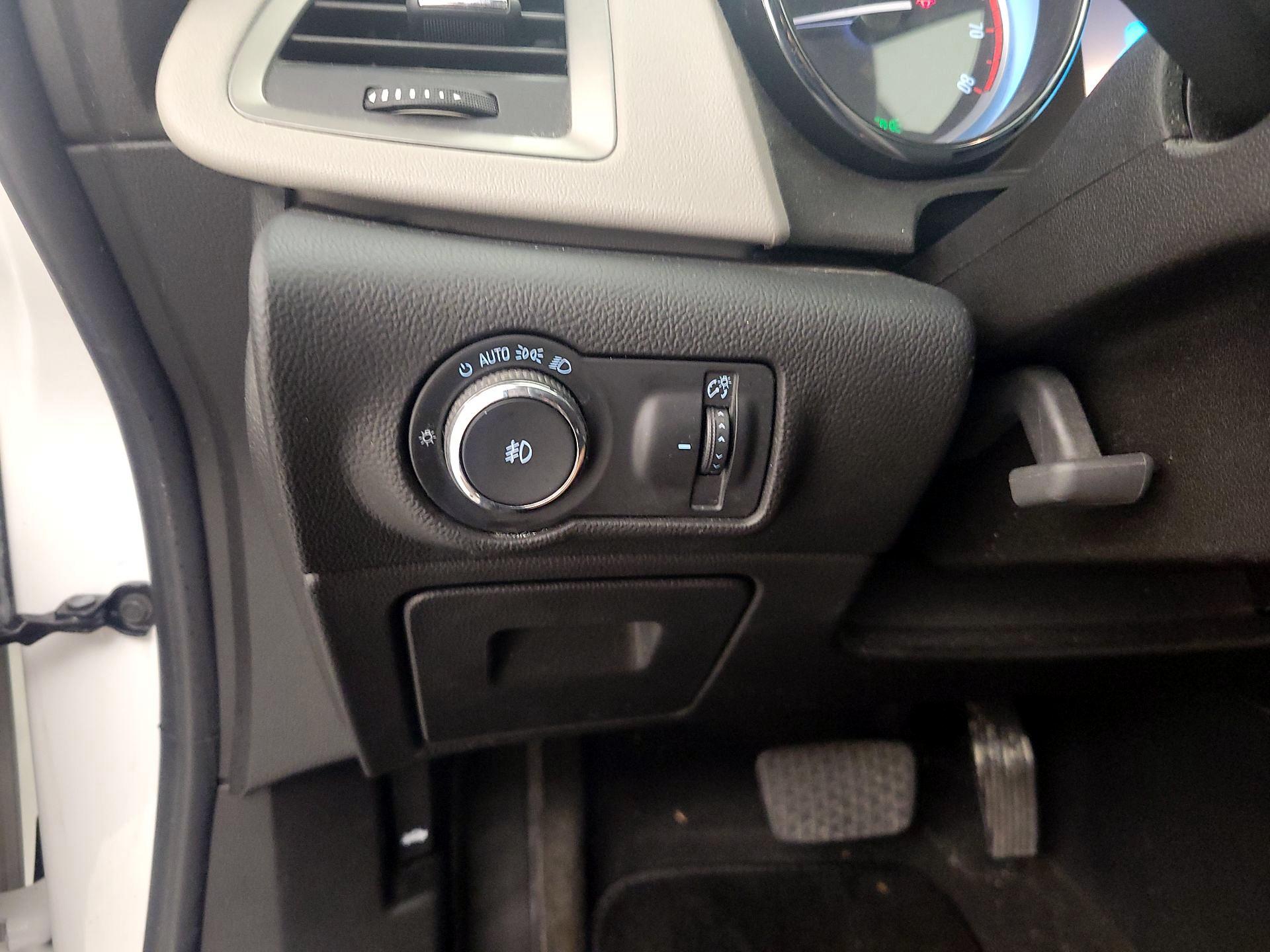Thumbnail: 2014 Buick Verano - 13