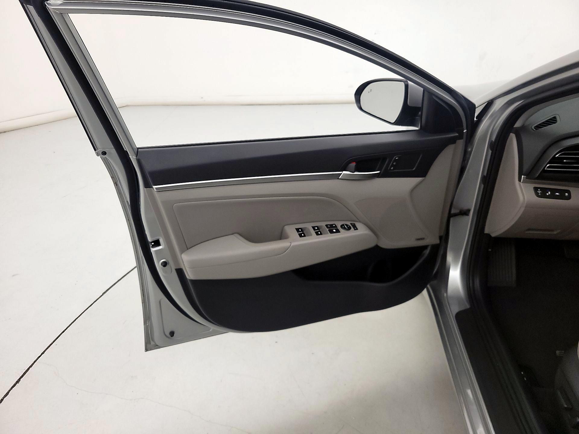 Thumbnail: 2020 Hyundai Elantra - 12