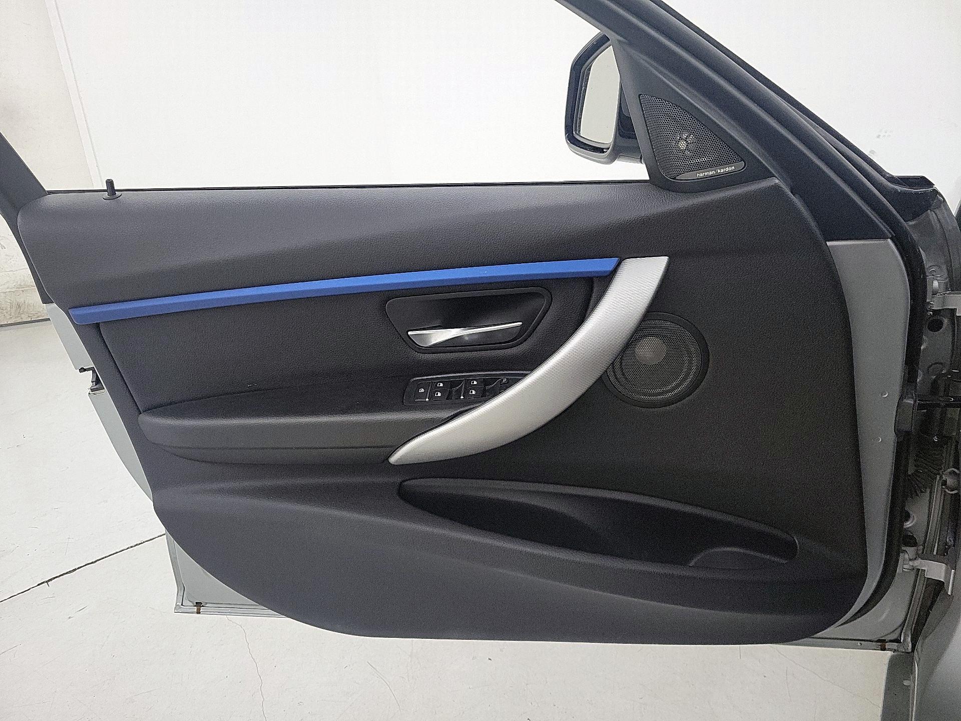 Thumbnail: 2016 BMW 3 Series - 12