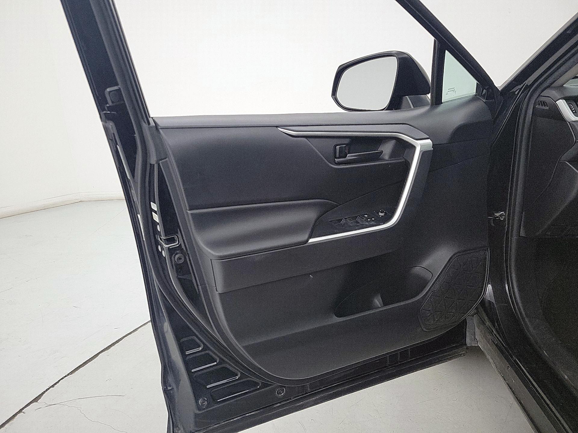 Thumbnail: 2021 Toyota RAV4 - 12