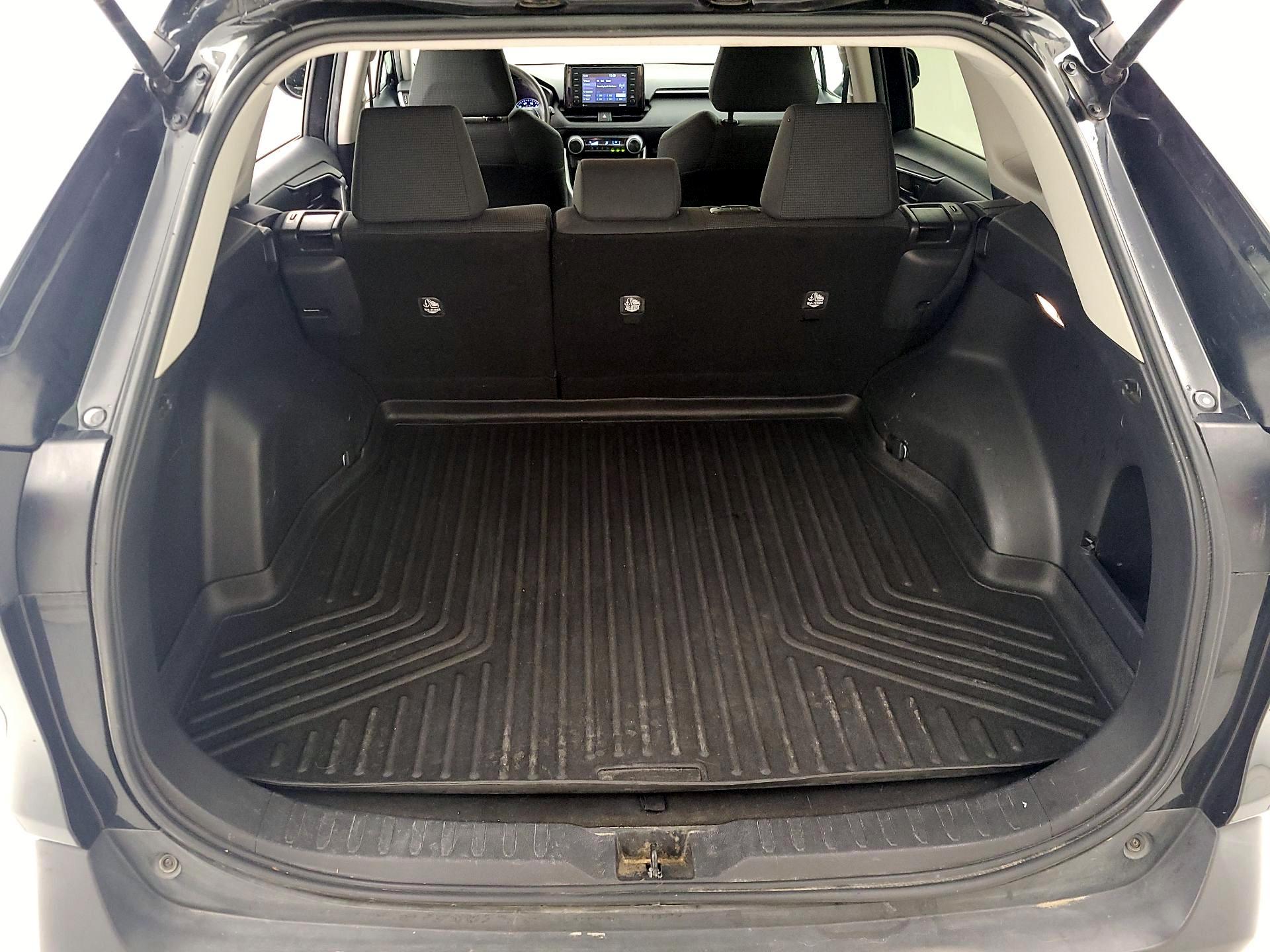 Thumbnail: 2021 Toyota RAV4 - 20