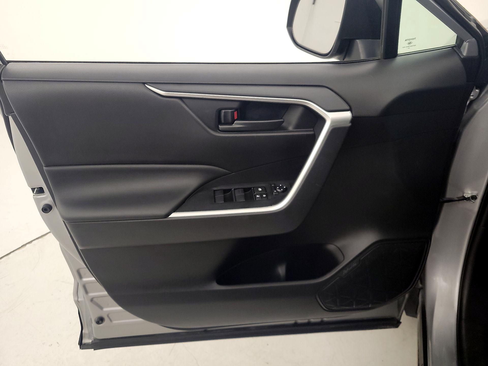 Thumbnail: 2021 Toyota RAV4 - 12