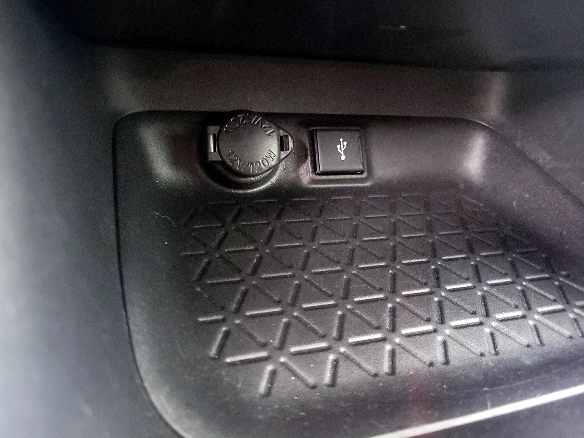 Thumbnail: 2021 Toyota RAV4 - 18