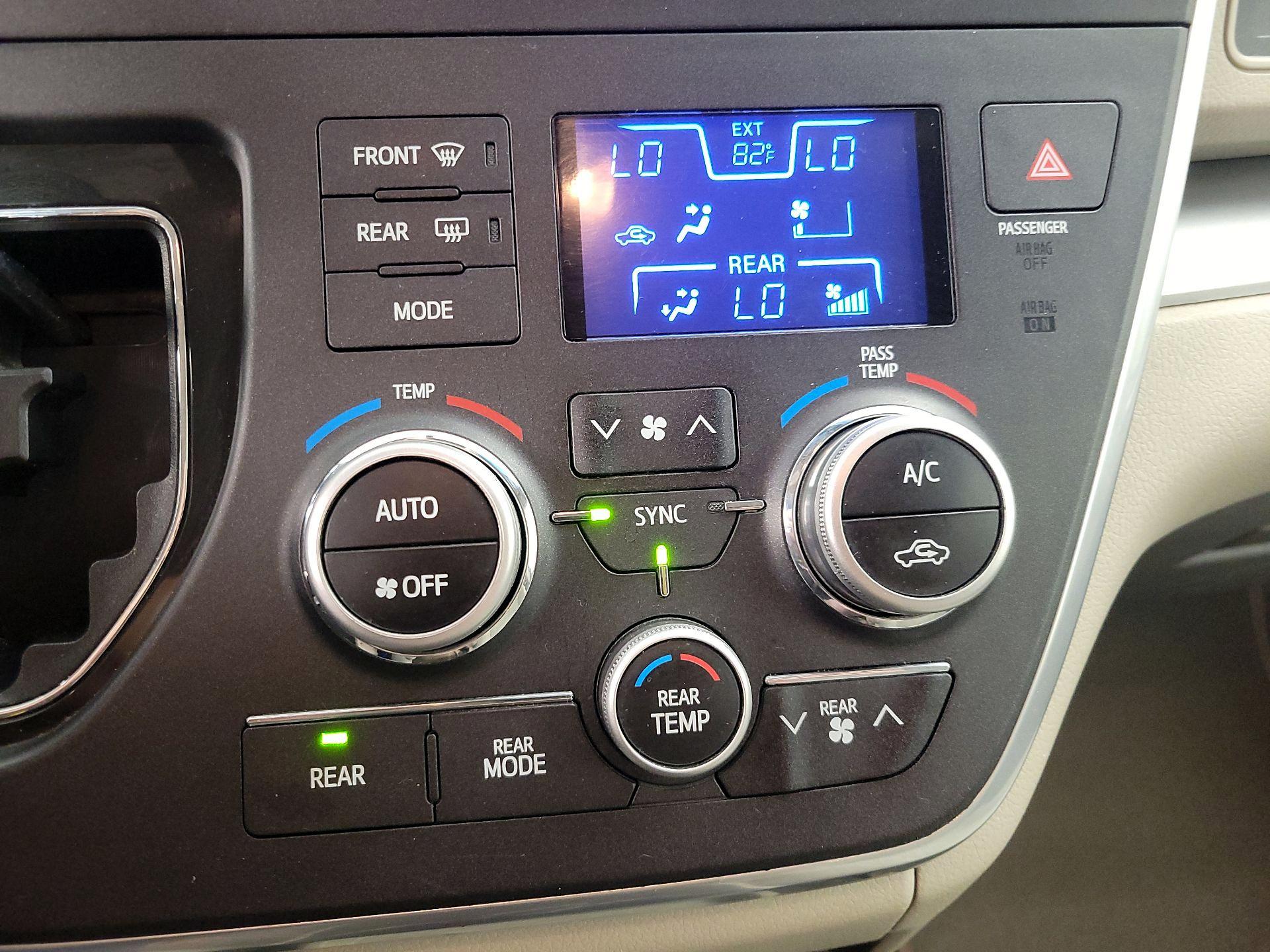 Thumbnail: 2016 Toyota Sienna - 16