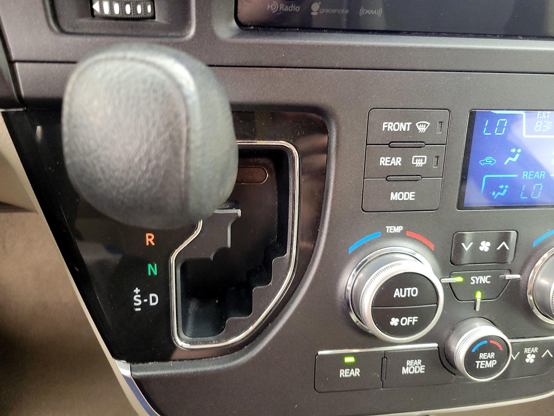 Thumbnail: 2016 Toyota Sienna - 17