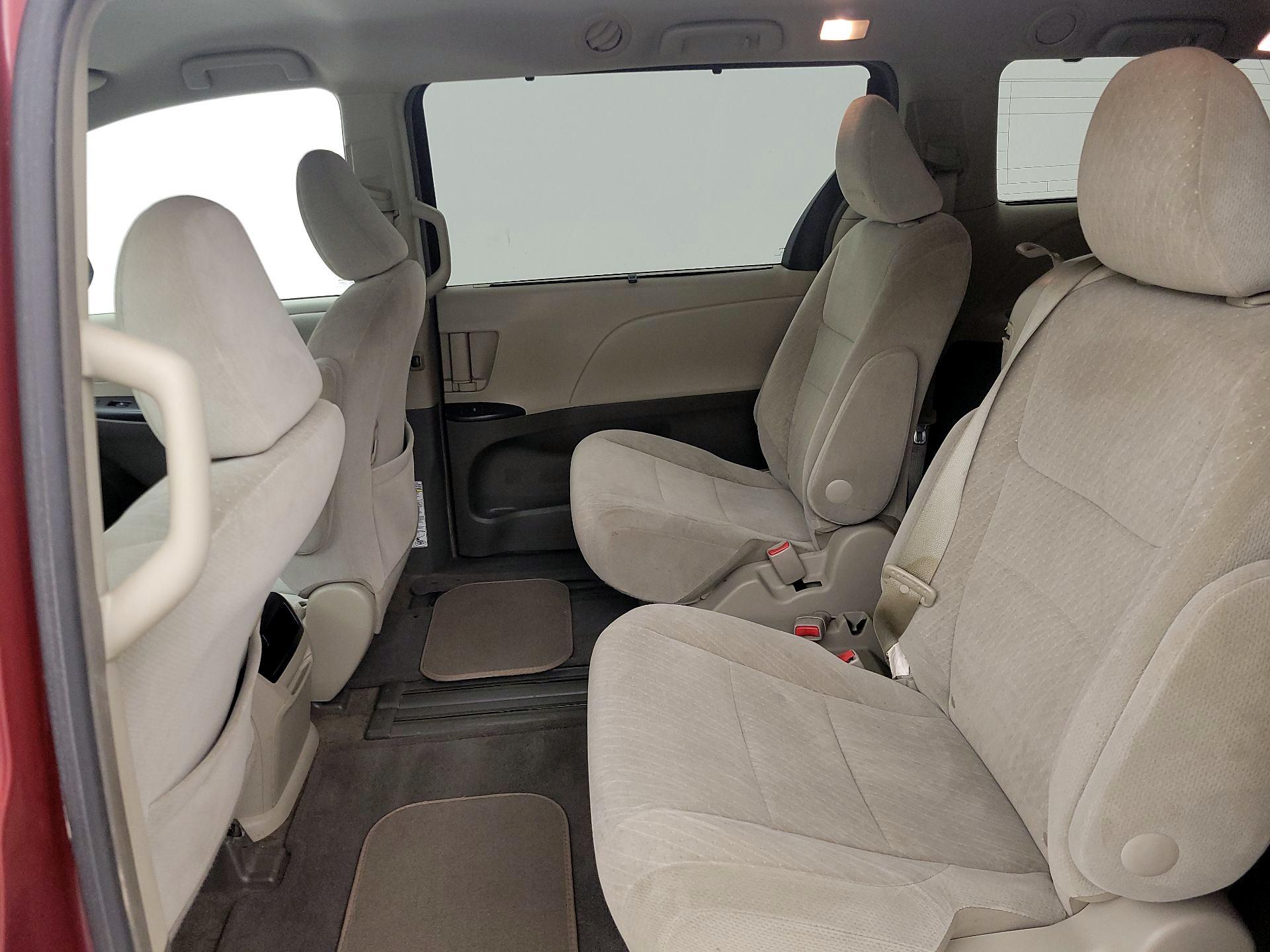 Thumbnail: 2016 Toyota Sienna - 19