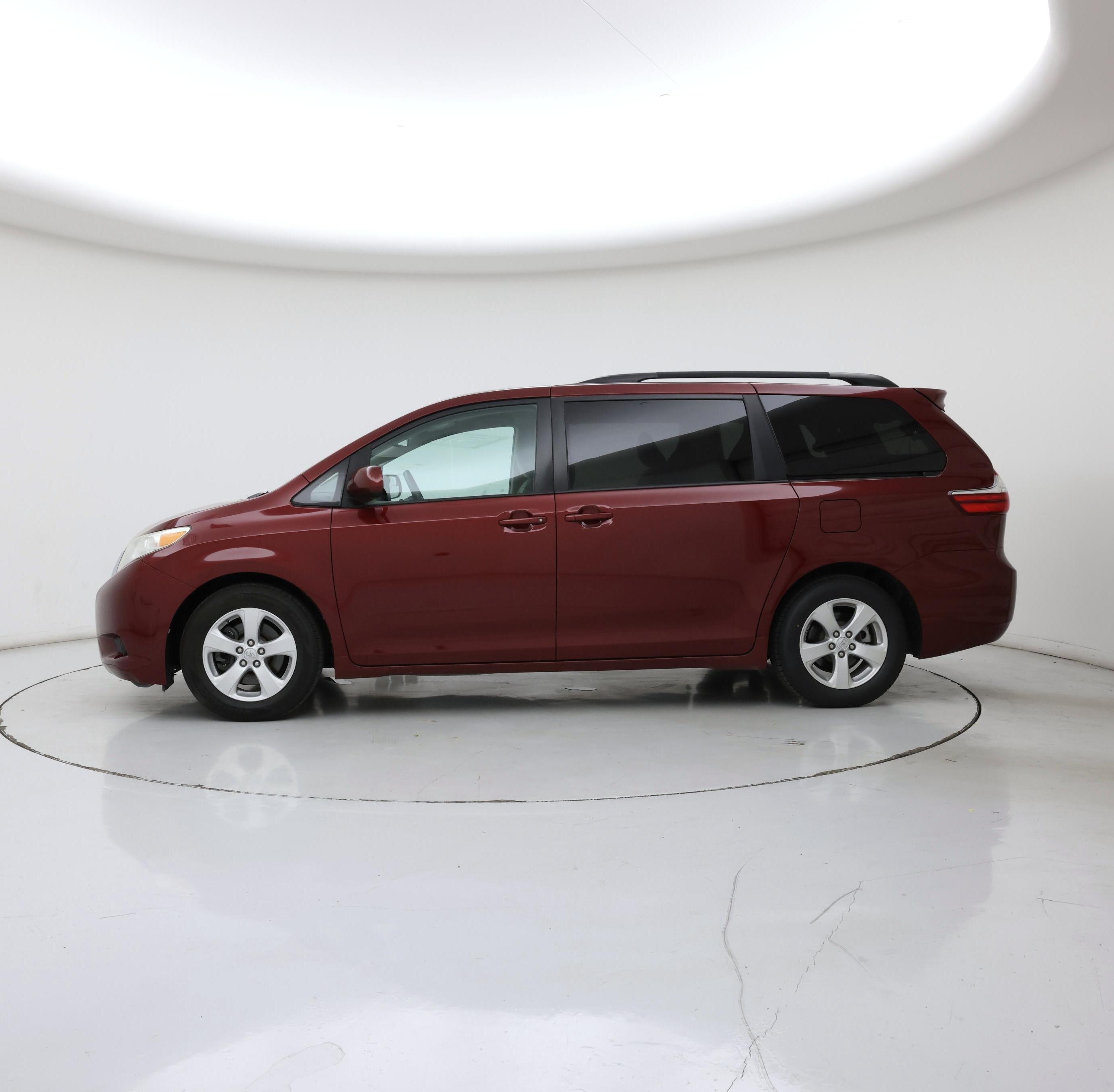 Thumbnail: 2016 Toyota Sienna - 3