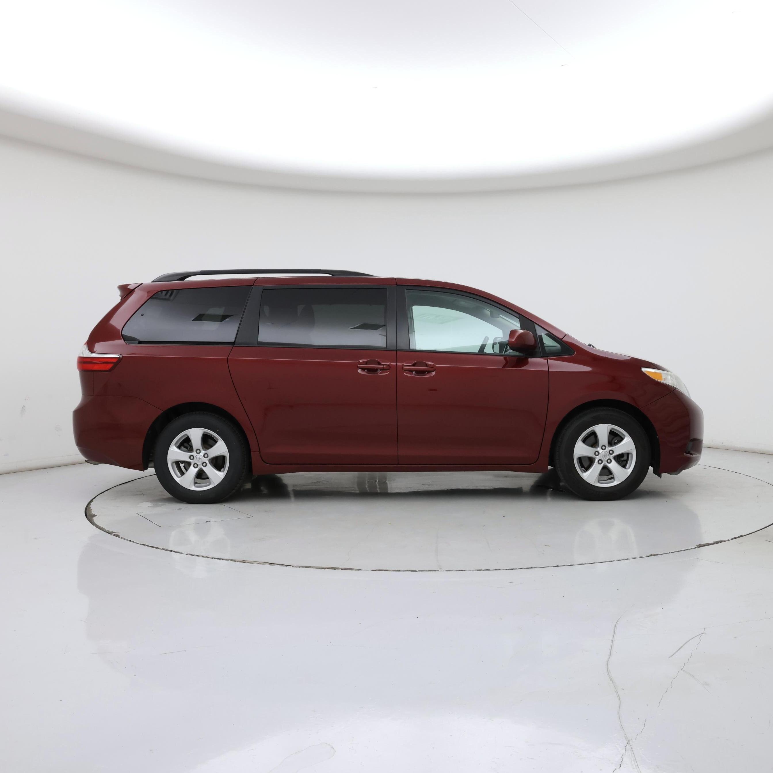 Thumbnail: 2016 Toyota Sienna - 7