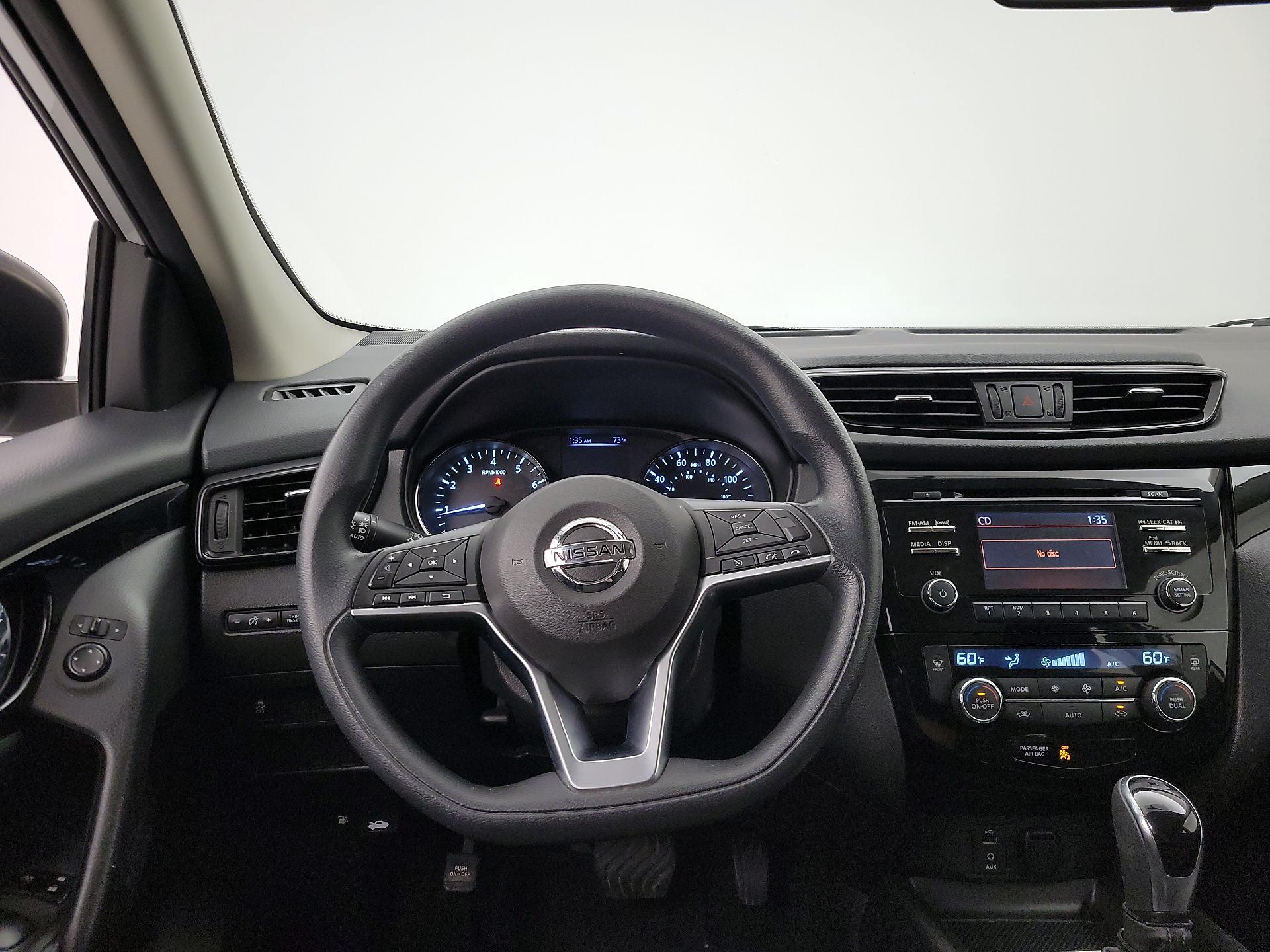 Thumbnail: 2017 Nissan Rogue Sport - 10