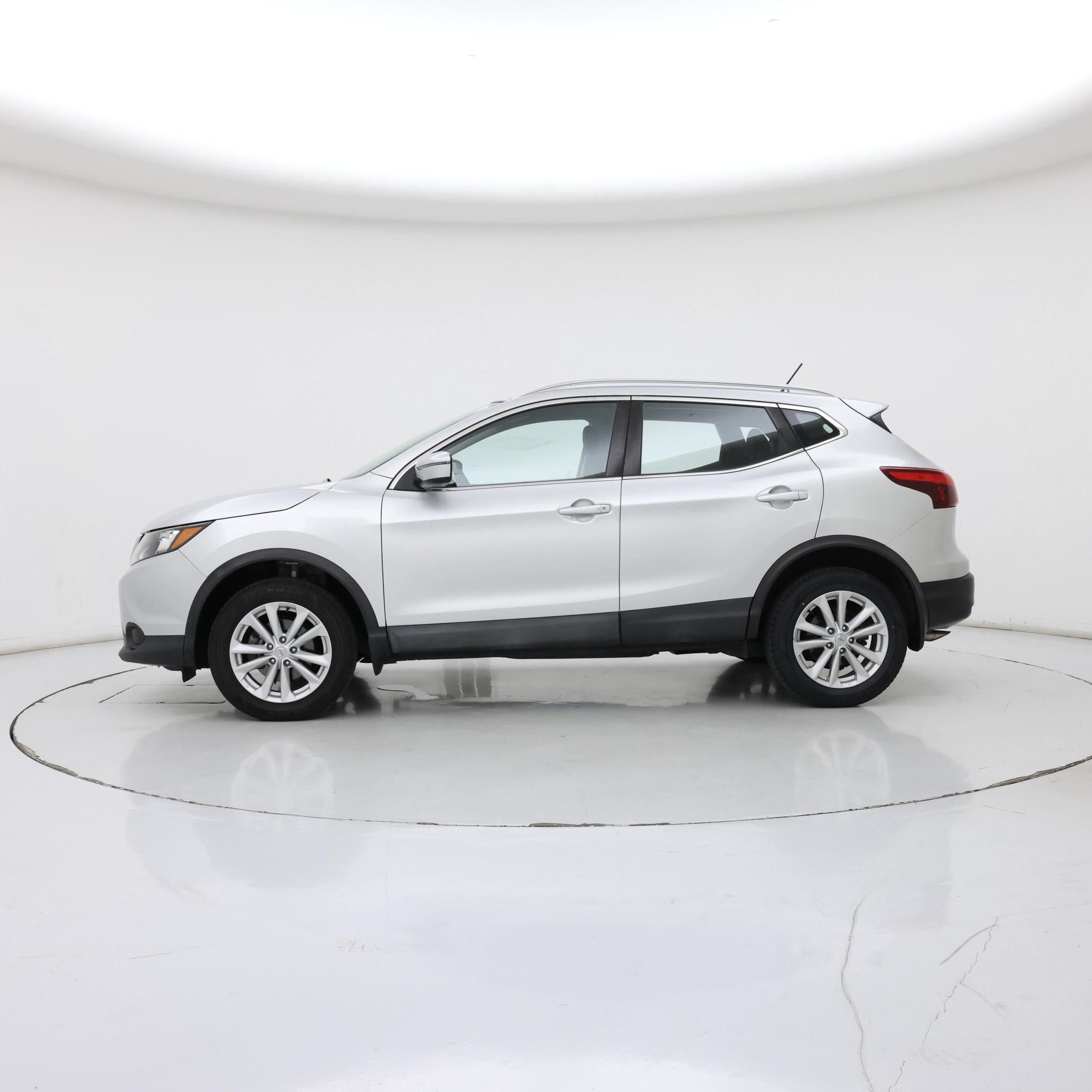 Thumbnail: 2017 Nissan Rogue Sport - 3