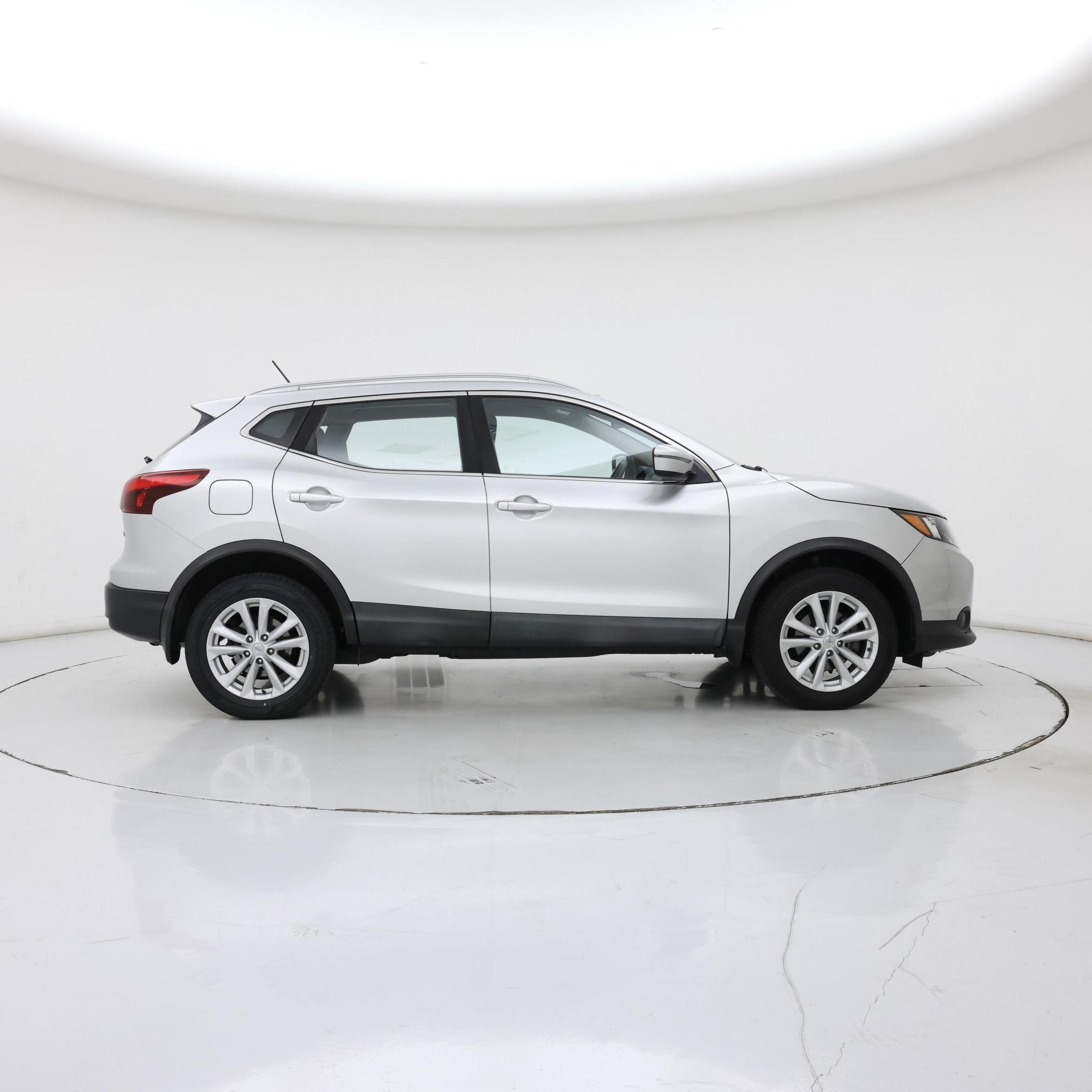 Thumbnail: 2017 Nissan Rogue Sport - 7