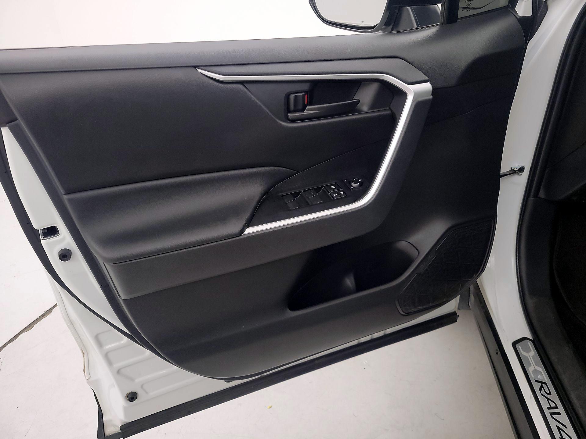 Thumbnail: 2023 Toyota RAV4 - 12