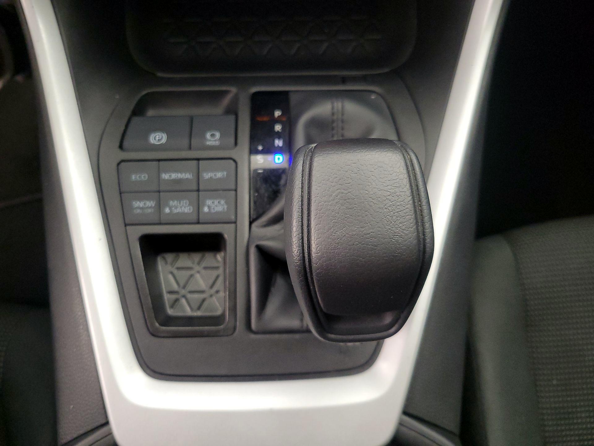 Thumbnail: 2023 Toyota RAV4 - 17