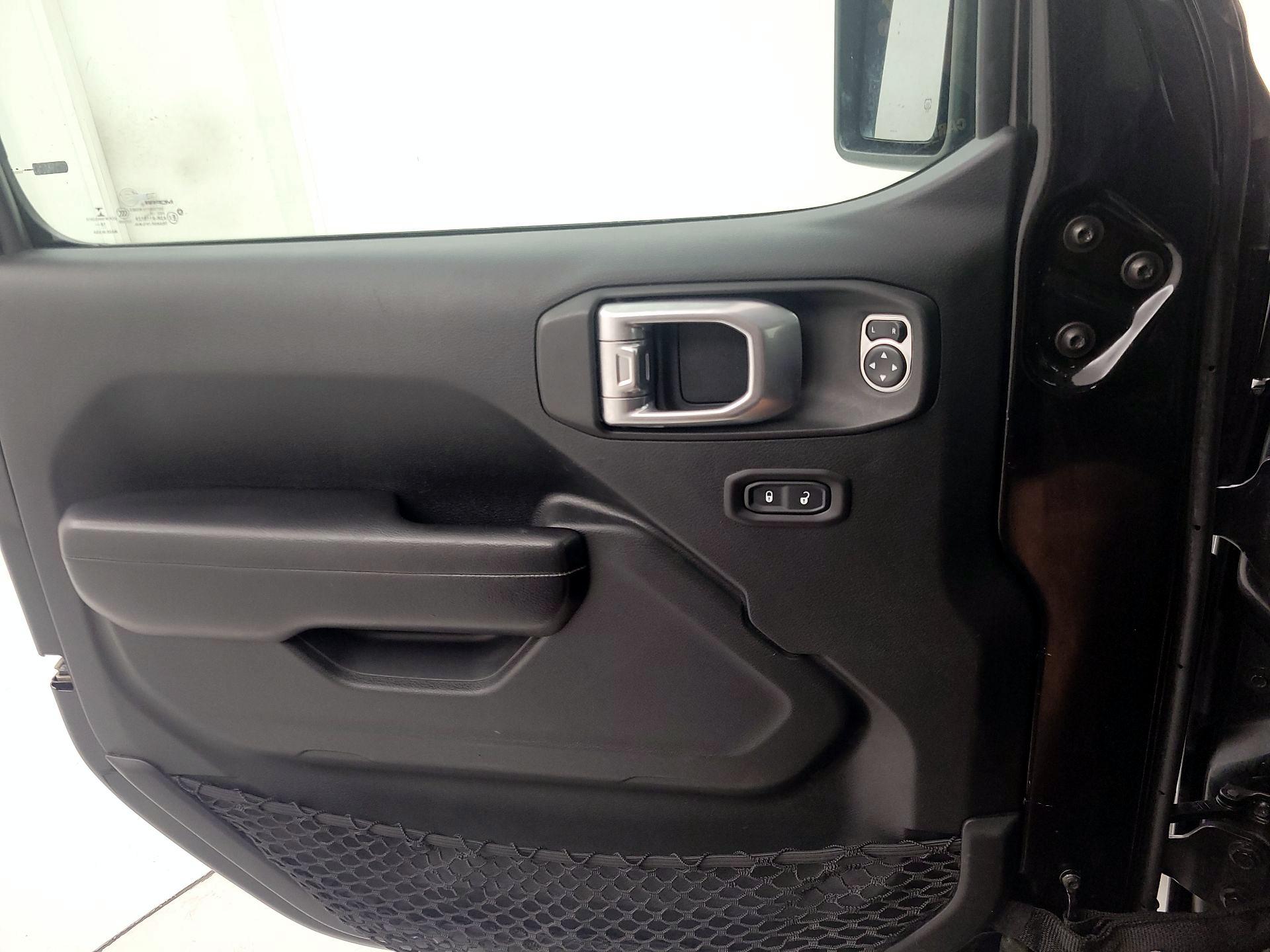 Thumbnail: 2019 Jeep Wrangler - 12