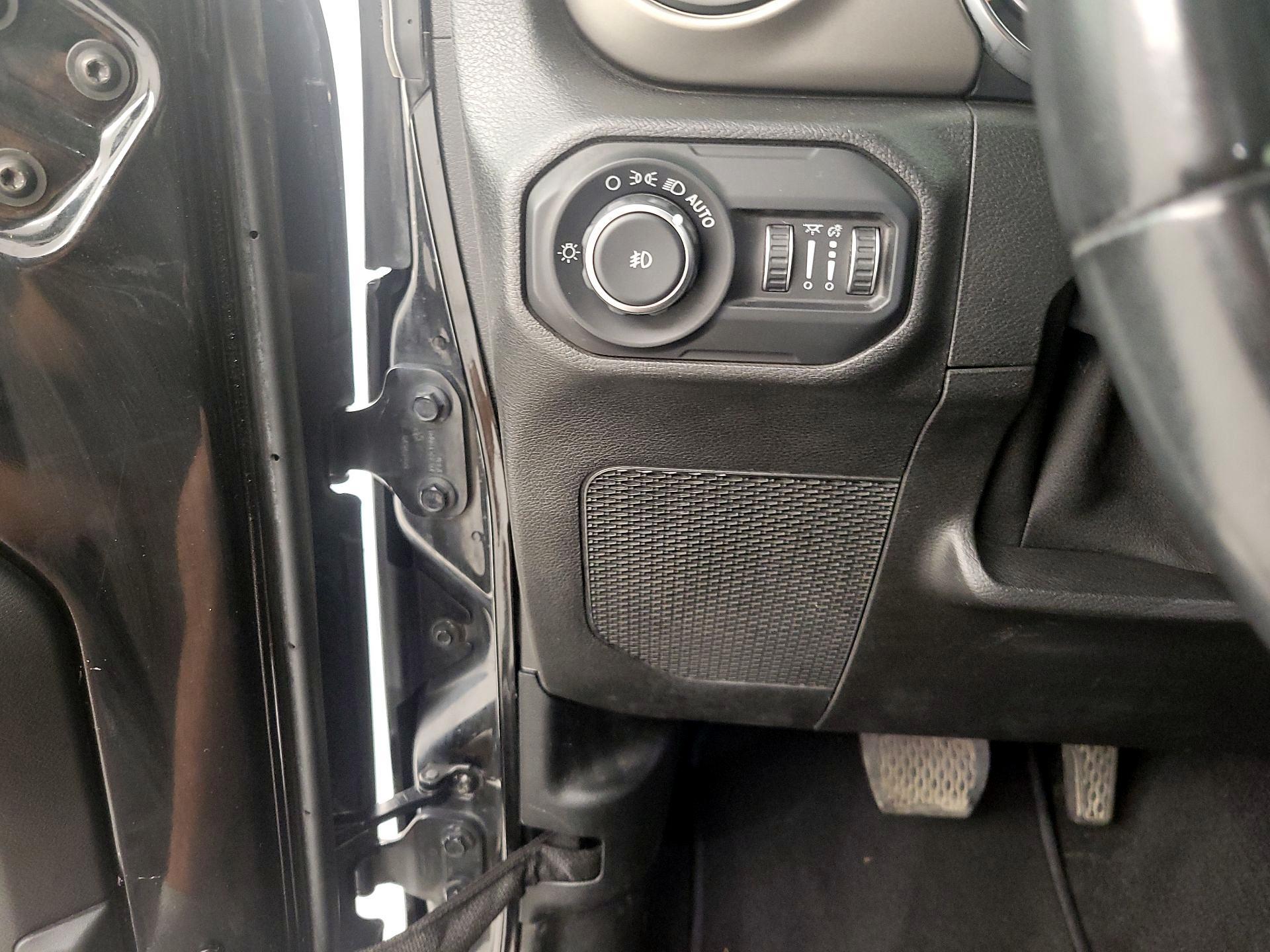 Thumbnail: 2019 Jeep Wrangler - 13