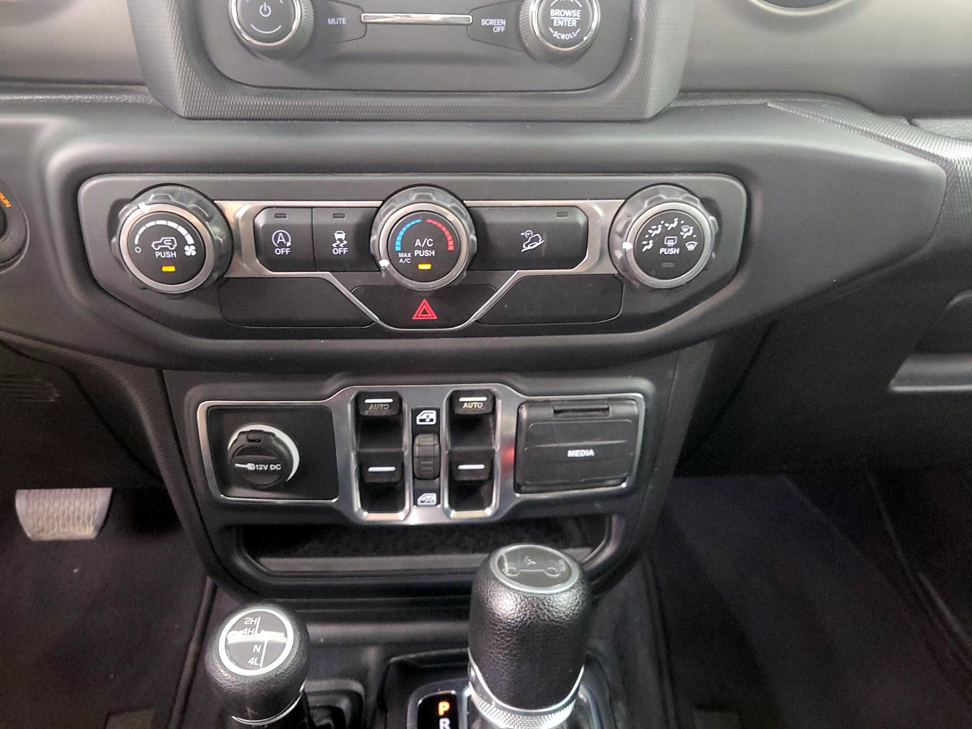 Thumbnail: 2019 Jeep Wrangler - 16