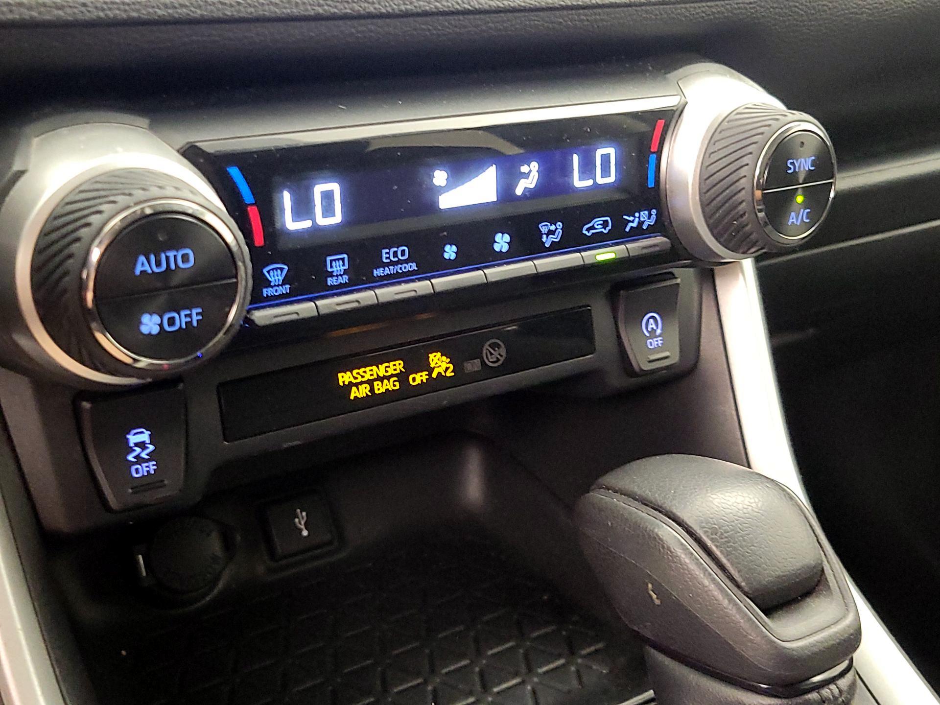 Thumbnail: 2020 Toyota RAV4 - 16