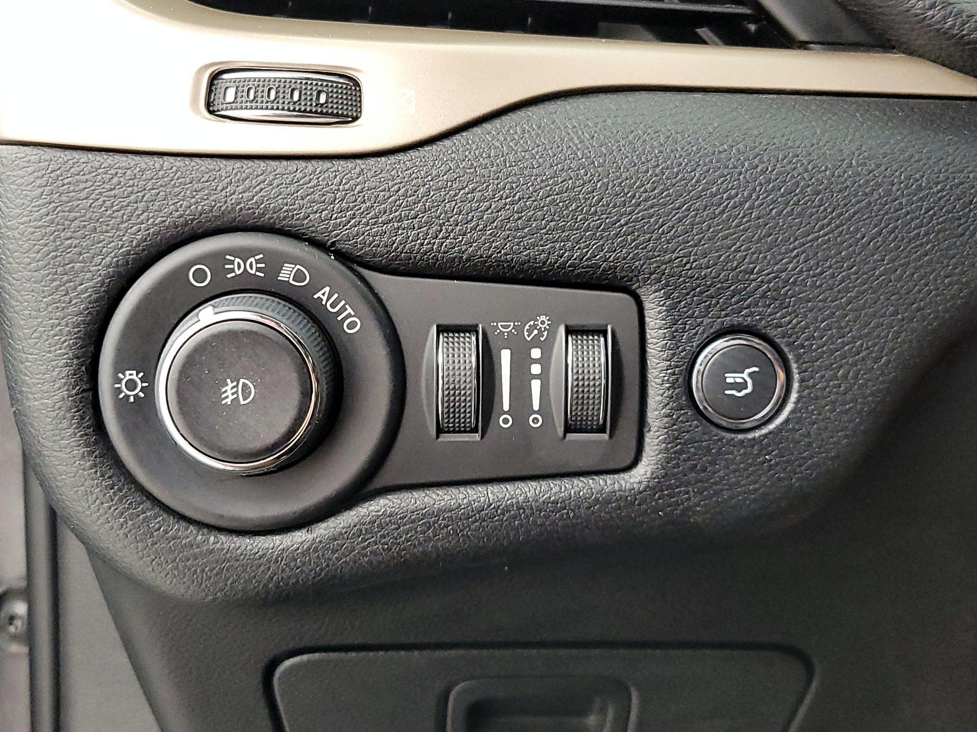 Thumbnail: 2014 Jeep Cherokee - 13