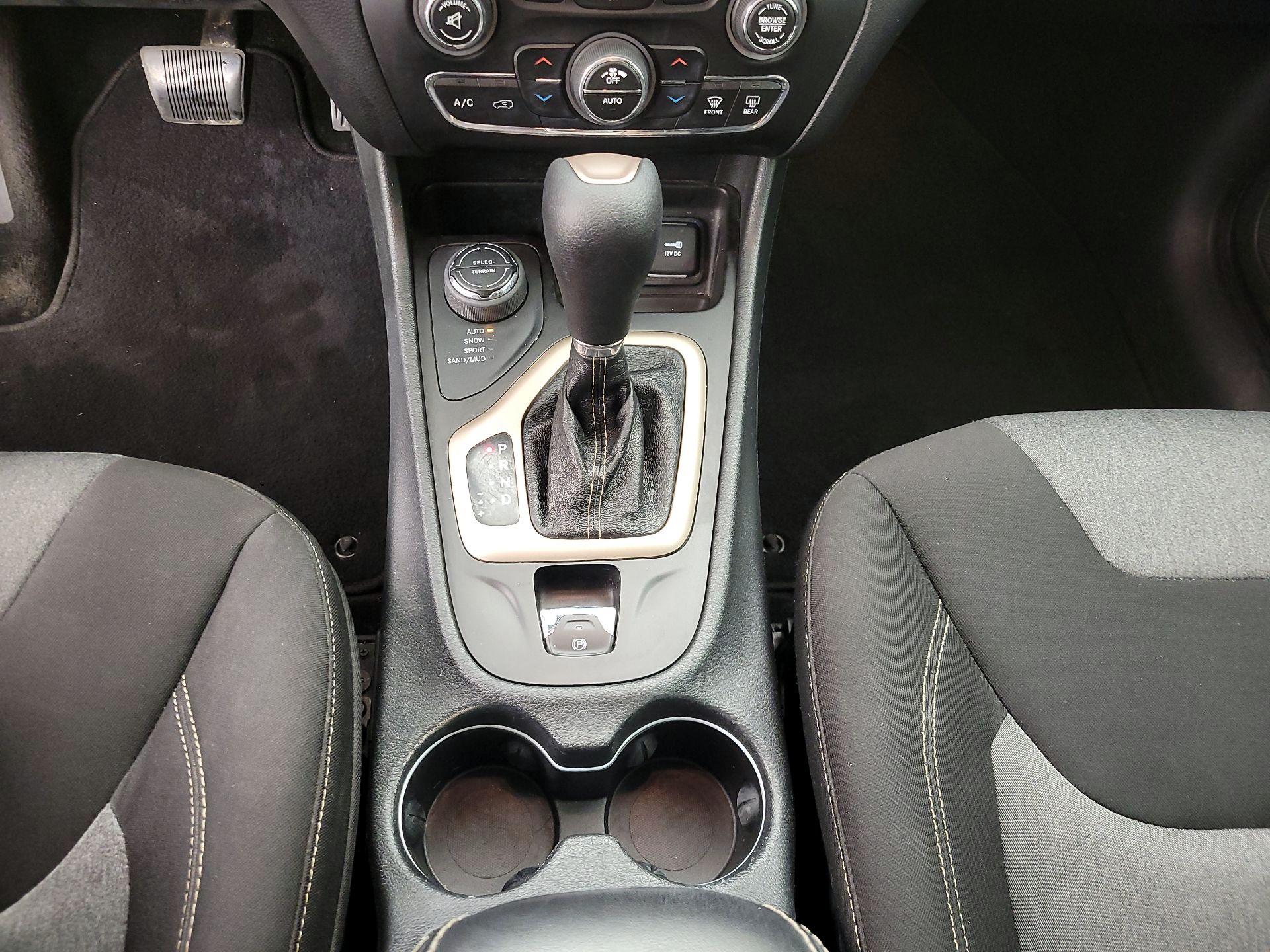 Thumbnail: 2014 Jeep Cherokee - 17