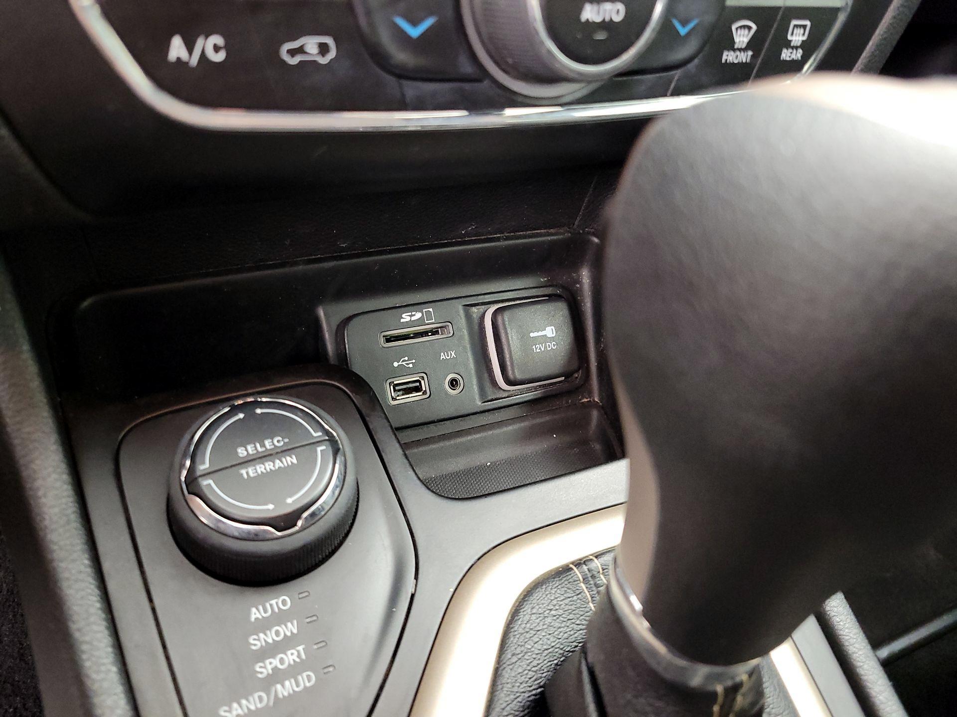 Thumbnail: 2014 Jeep Cherokee - 18