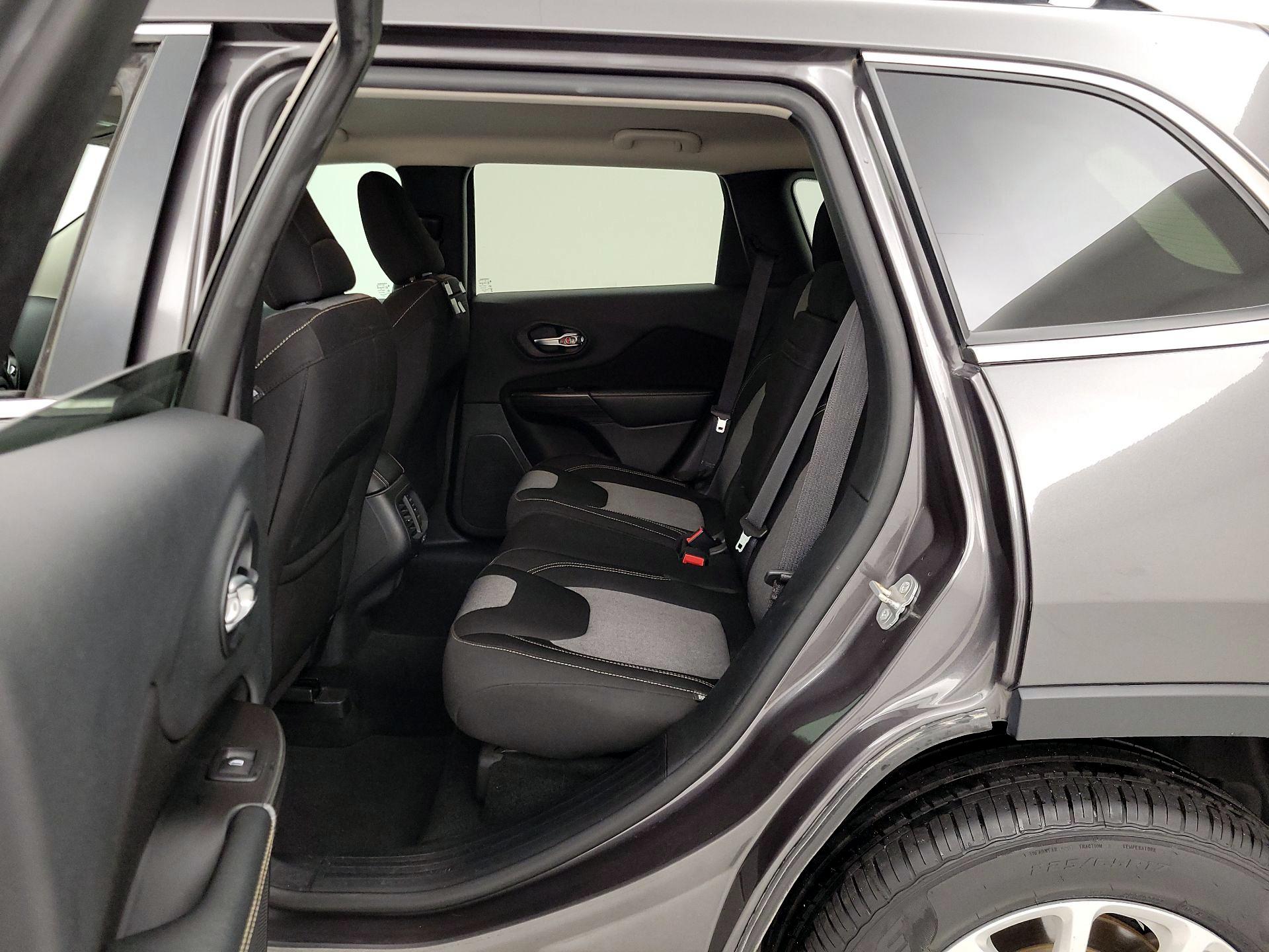 Thumbnail: 2014 Jeep Cherokee - 19