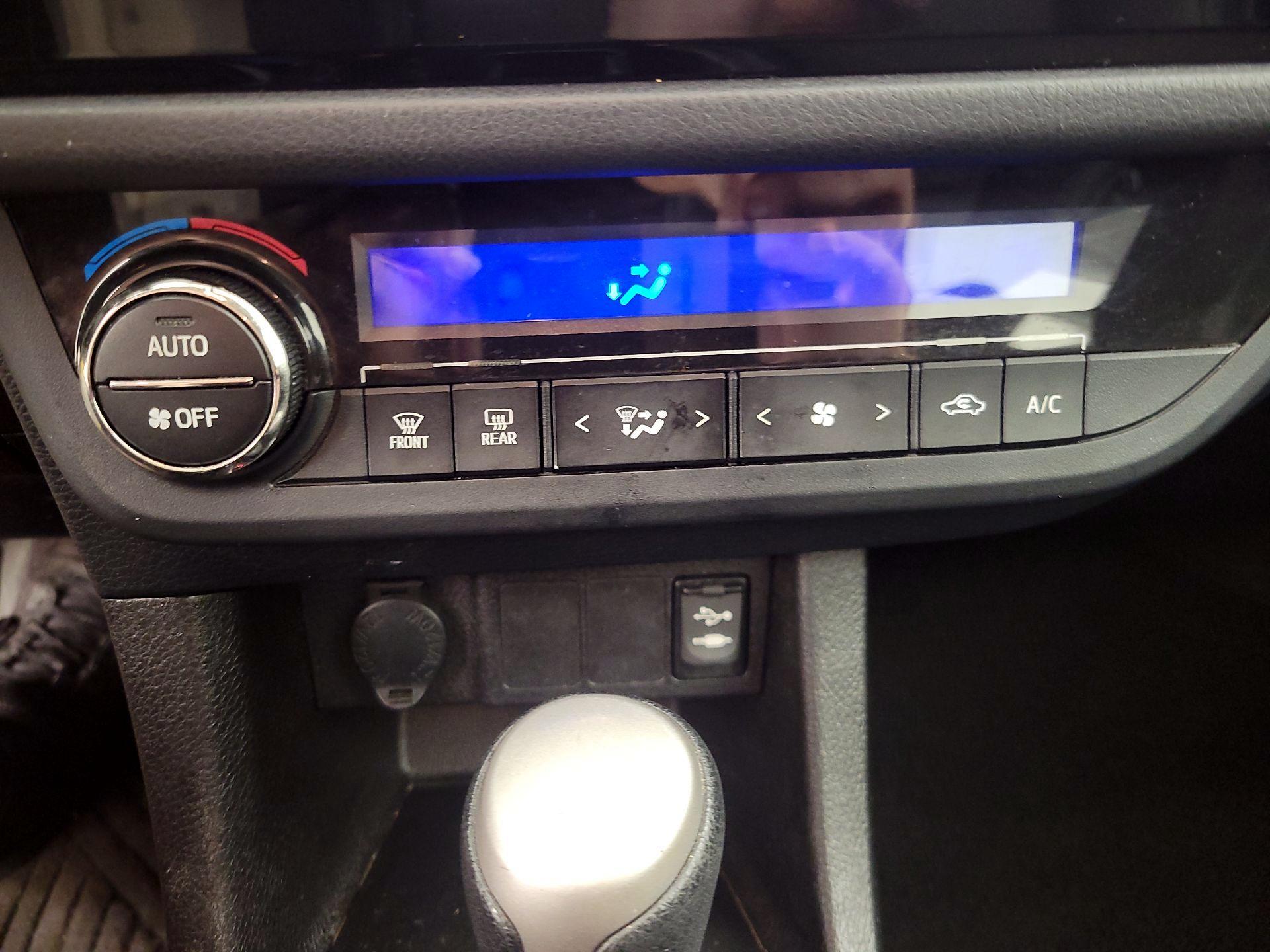 Thumbnail: 2016 Toyota Corolla - 16