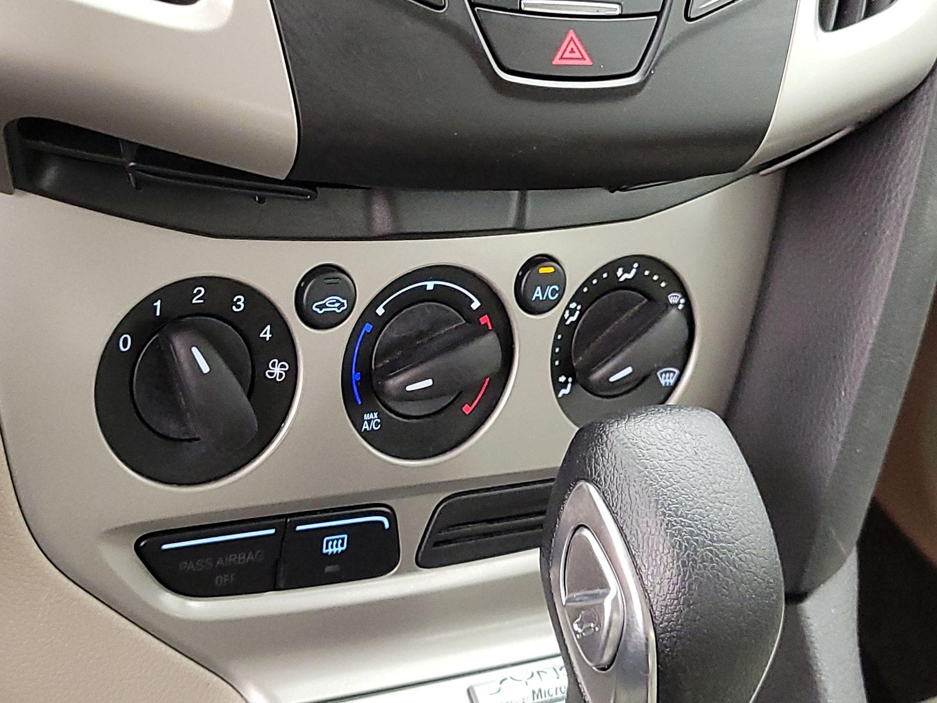 Thumbnail: 2014 Ford Focus - 15