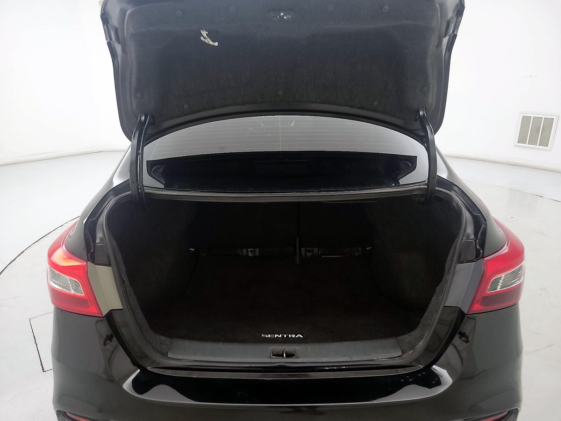 Thumbnail: 2017 Nissan Sentra - 19