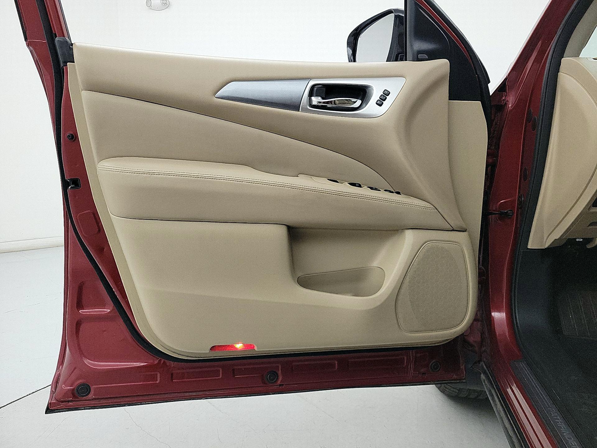 Thumbnail: 2017 Nissan Pathfinder - 12