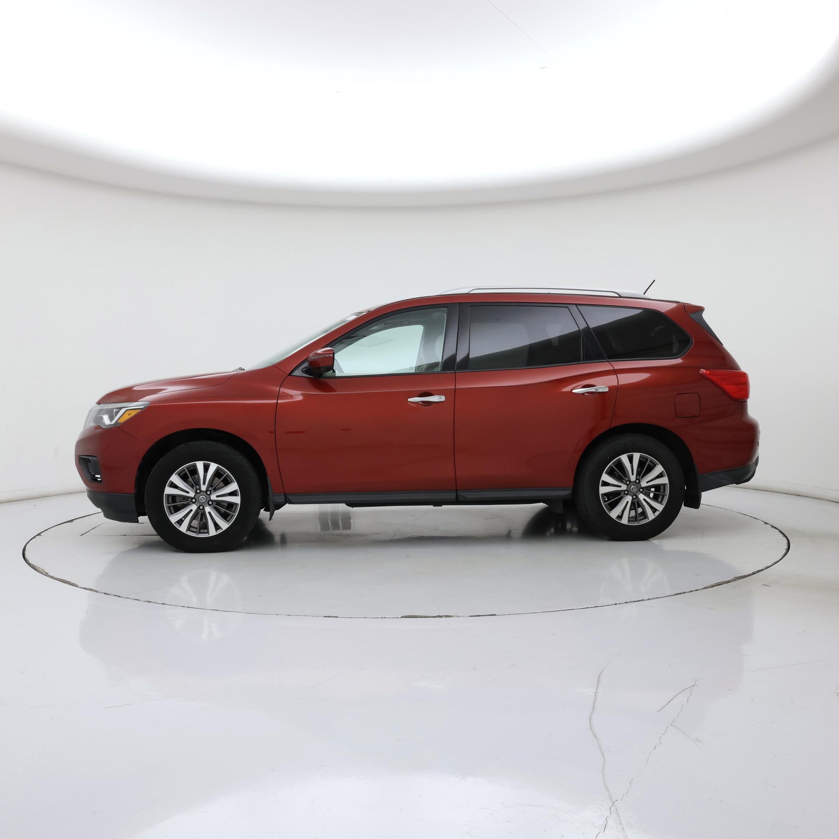 Thumbnail: 2017 Nissan Pathfinder - 3