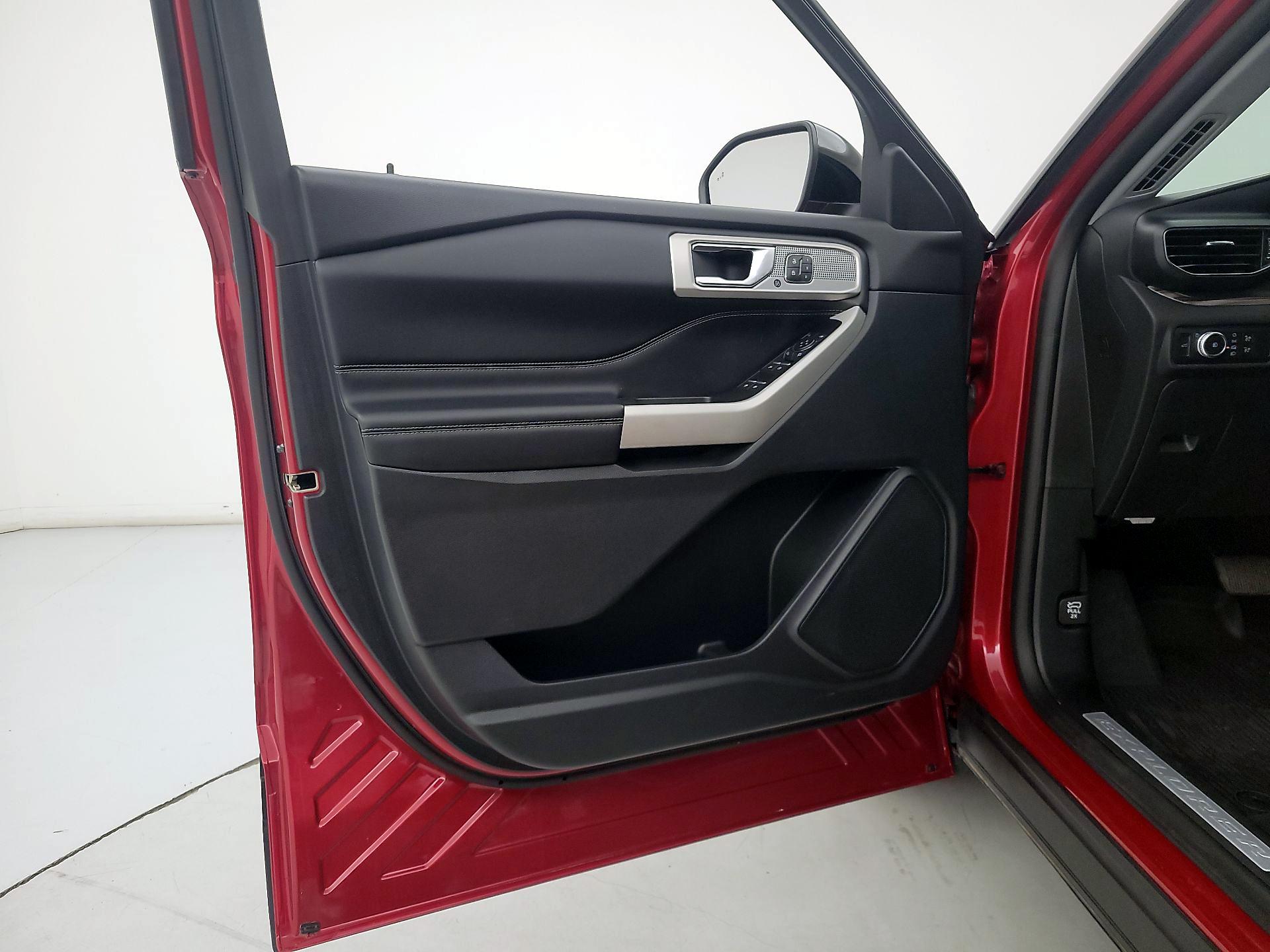 Thumbnail: 2020 Ford Explorer - 12