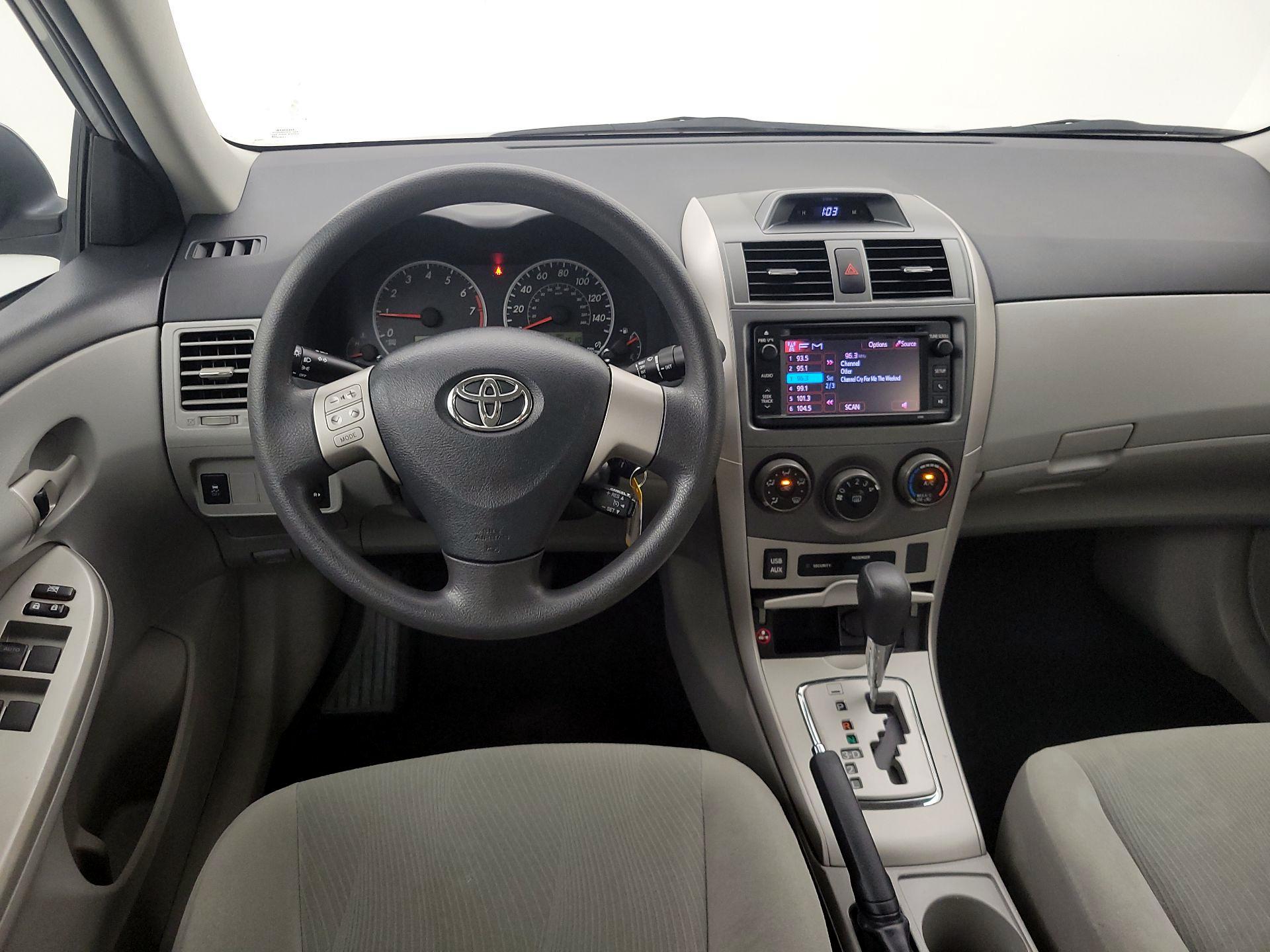 Thumbnail: 2013 Toyota Corolla - 10