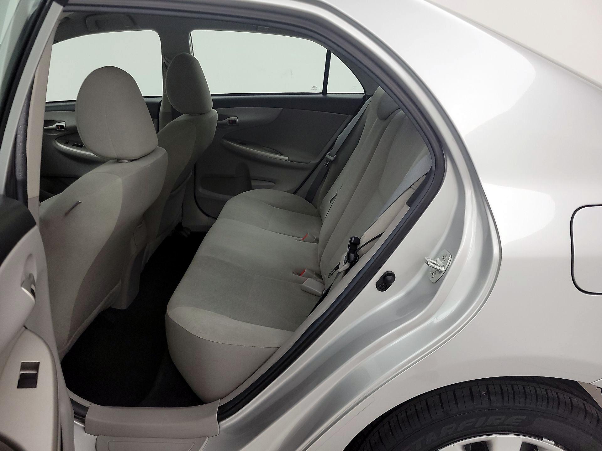 Thumbnail: 2013 Toyota Corolla - 18