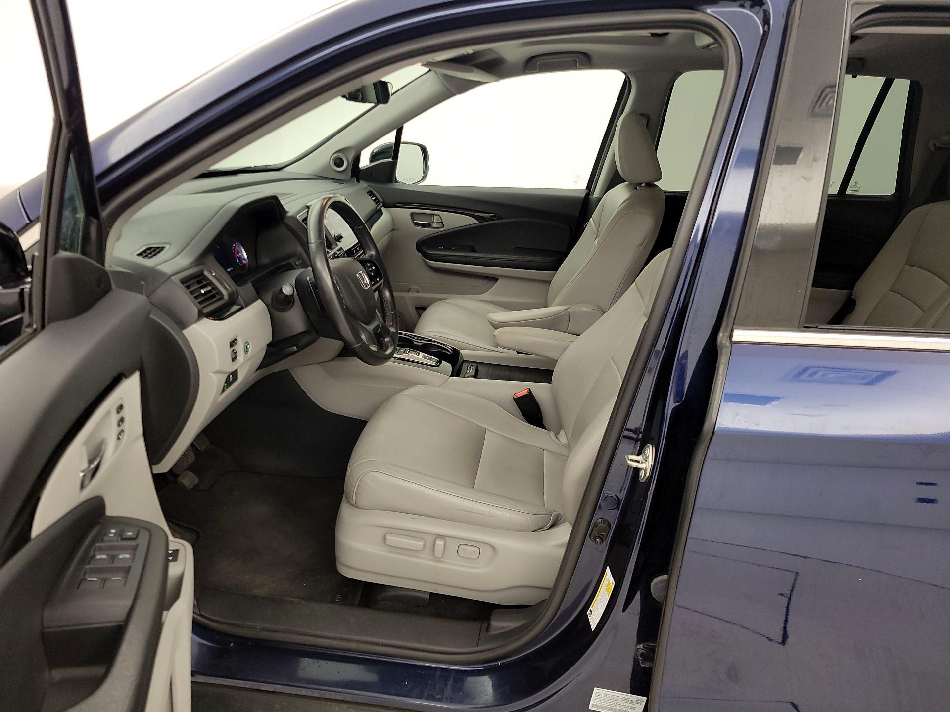 Thumbnail: 2019 Honda Pilot - 11