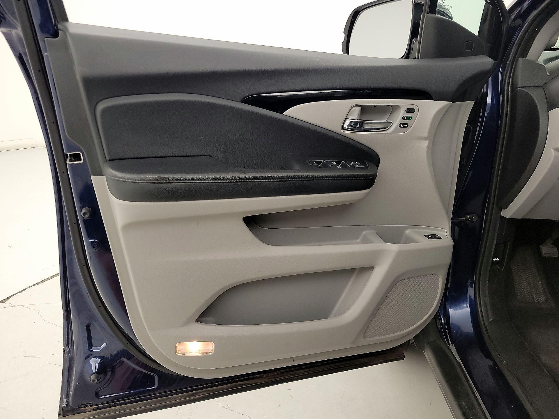 Thumbnail: 2019 Honda Pilot - 12
