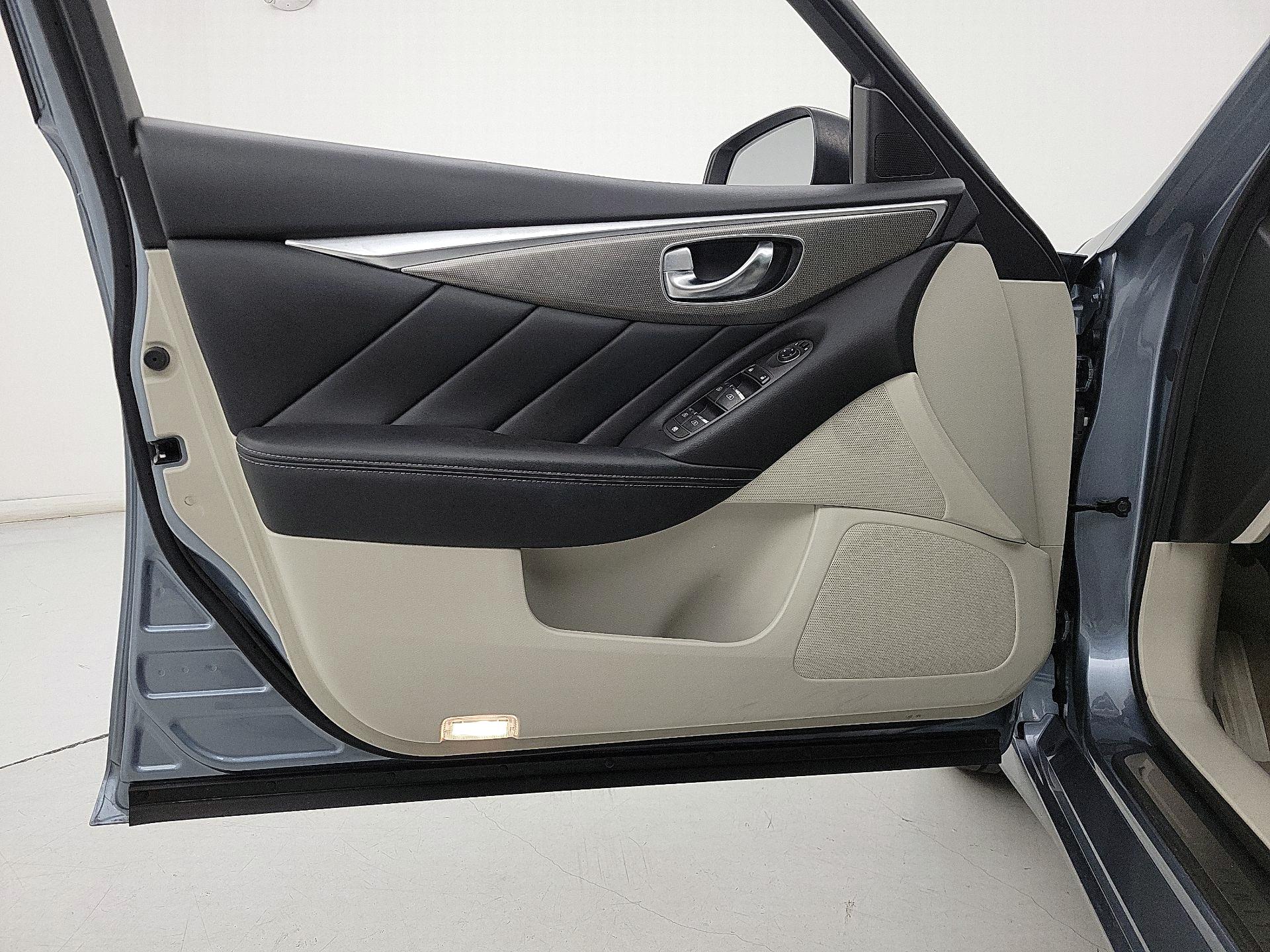 Thumbnail: 2015 INFINITI Q50 - 12